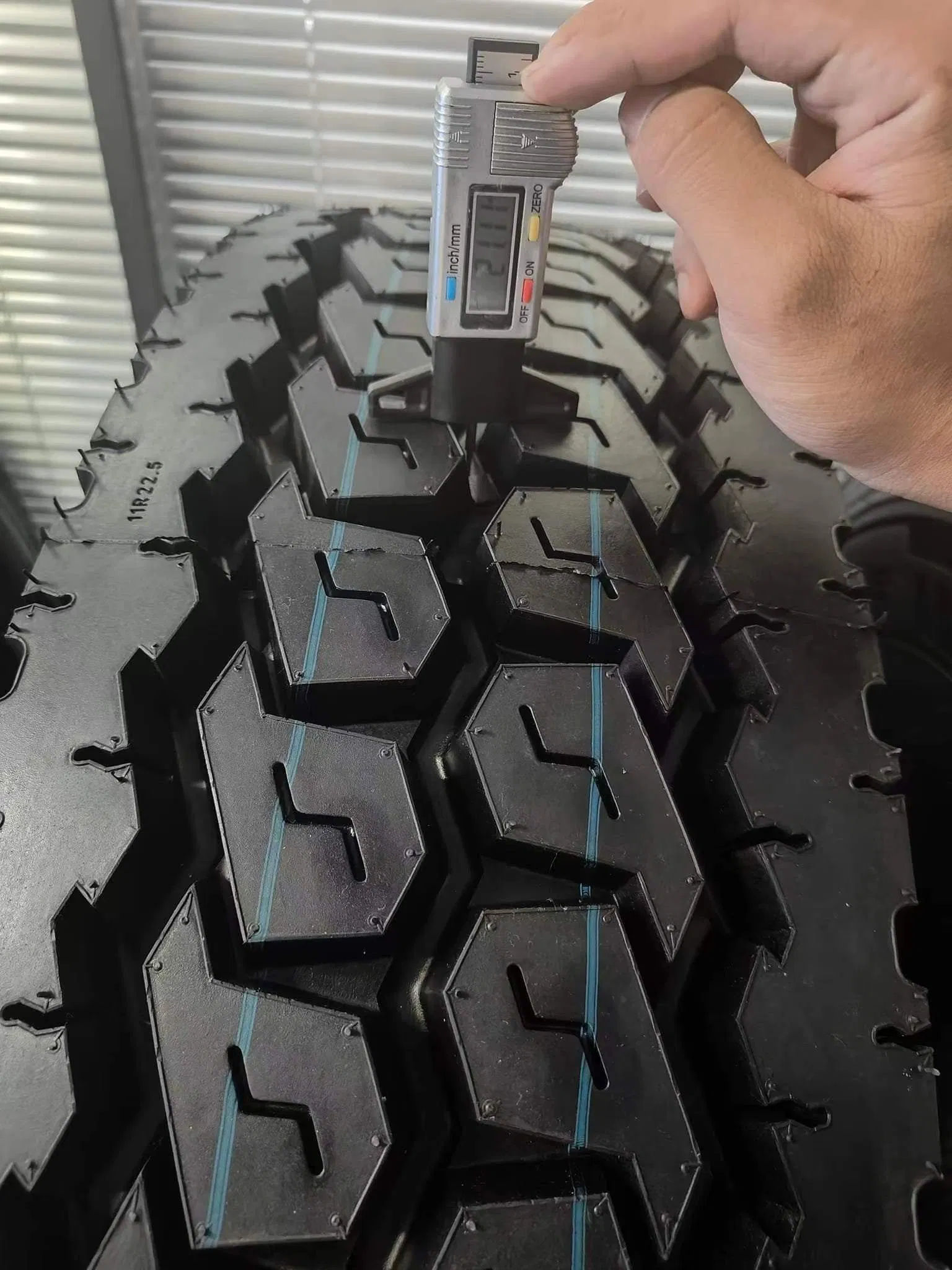 Шина 12.00R24 для грузовиков и спецтехники