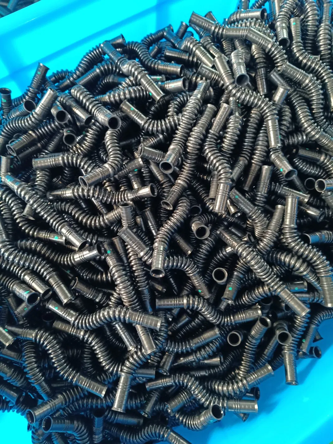 Гофрированные трубки из нейлона для защиты проводки