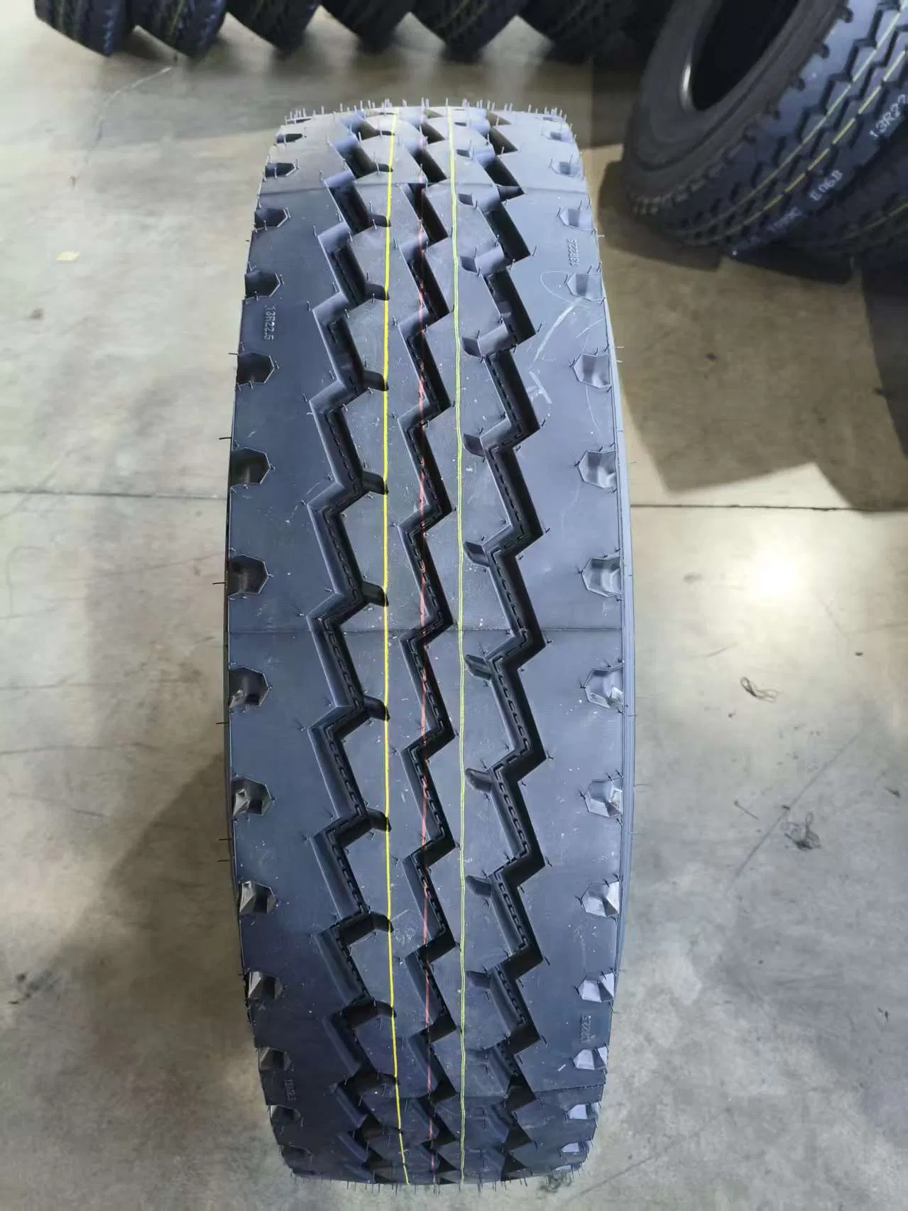 Грузовая шина Roatiger Rt612 12.00R24 с трёхлинейным протектором