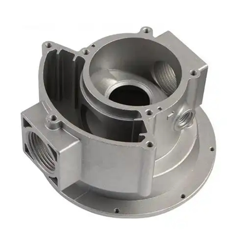 Головка цилиндра двигателя автомобиля из алюминия и стали