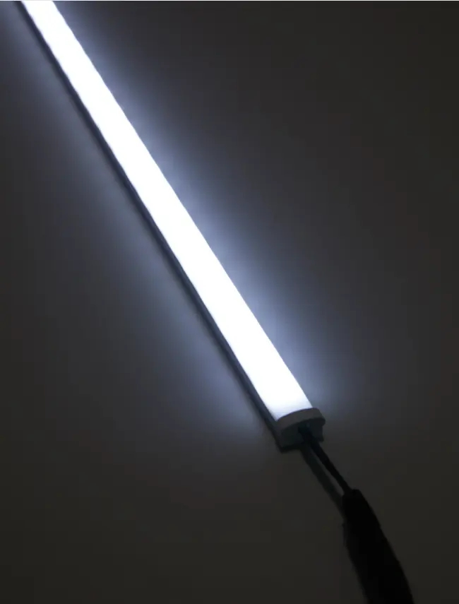 Светодиодный профиль для подсветки шкафов и полок