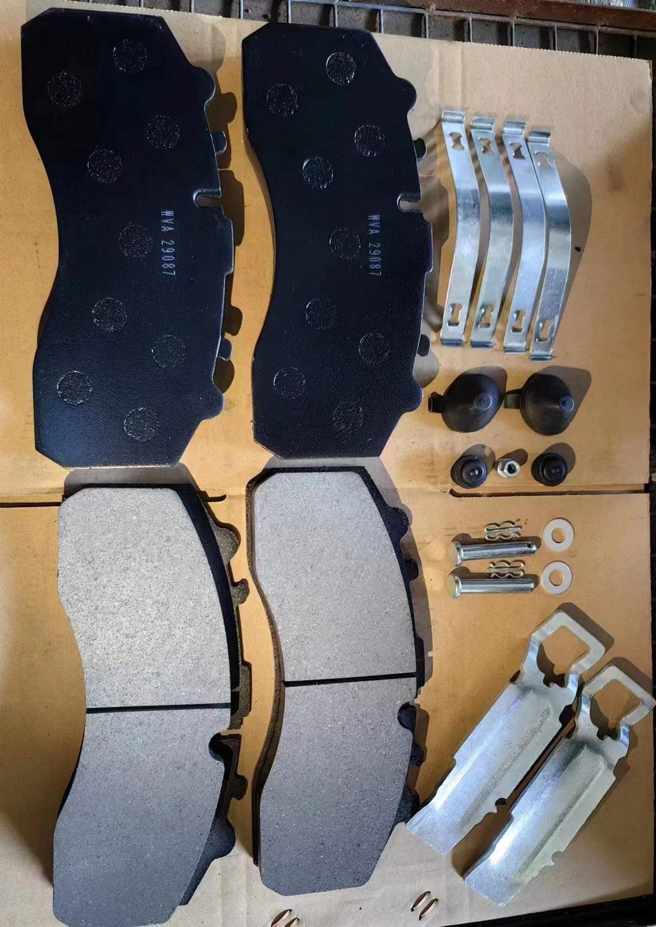 Factory Semi Metal Front Disc Brake Pad Good Quality No Noise for Mercedes Benz Truck 29087