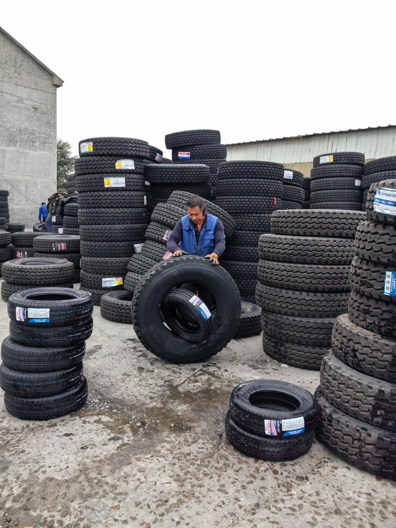 Nested Tyres/ Tyres Nesting/ Truck Tyres Assemble Car Tyres/Doubling Tyres/Tripling Tyres