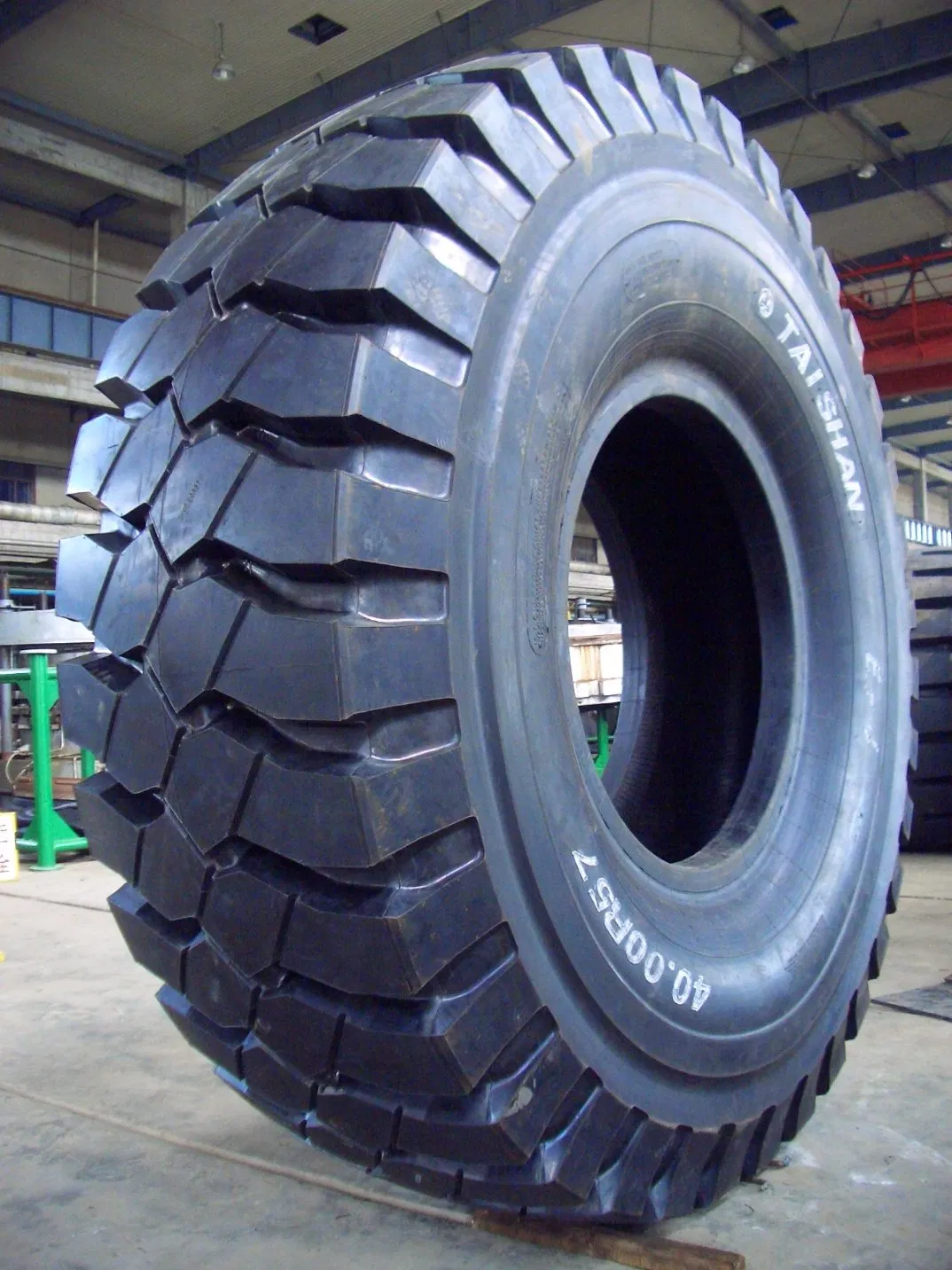 E-4 Radial OTR Tyre (18.00R33, 21.00R35, 24.00R35)