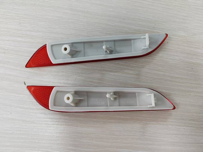 Задний отражатель для Toyota Corolla Auris 2016-2018