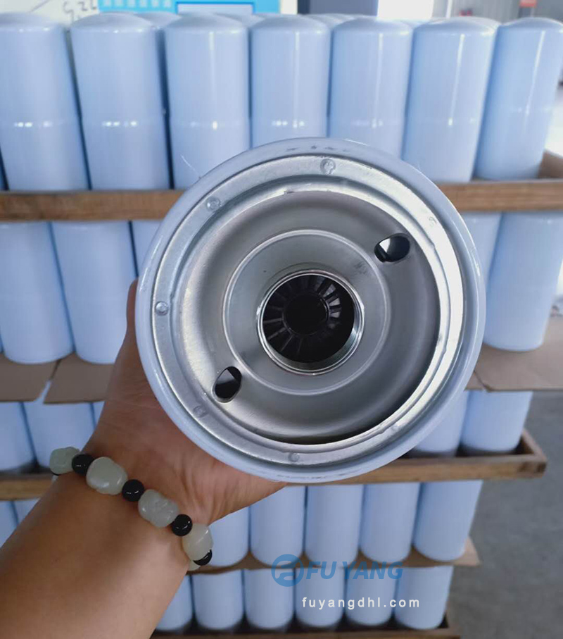 Genuine Centrifugal Oil Filter Lf777, Used for Oil Filtration of Diesel Engine Generator Lubrication Systemlf777 P550777 C-5702 3304232