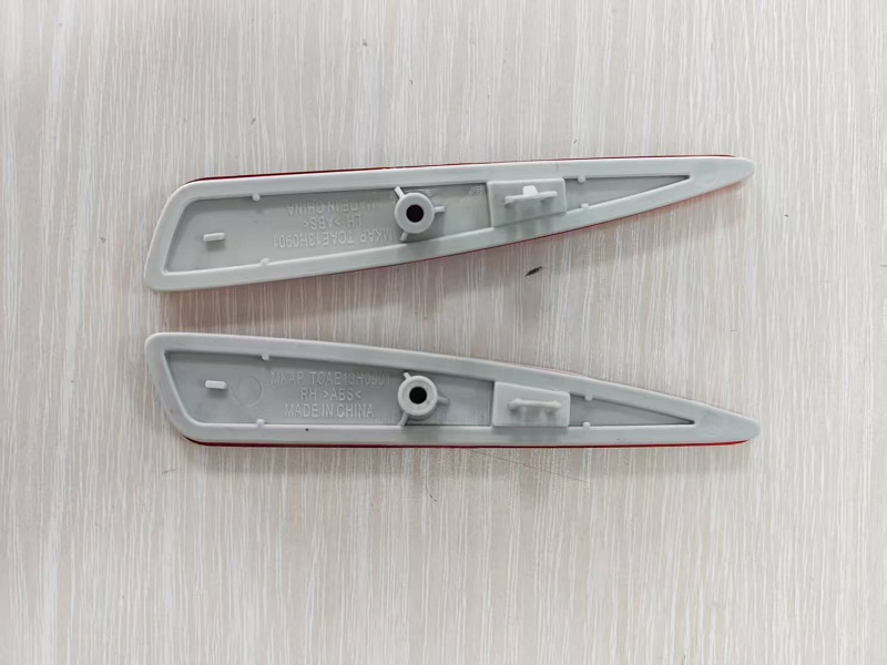 Задний бамперный отражатель для Toyota Corolla Auris 2013-2015