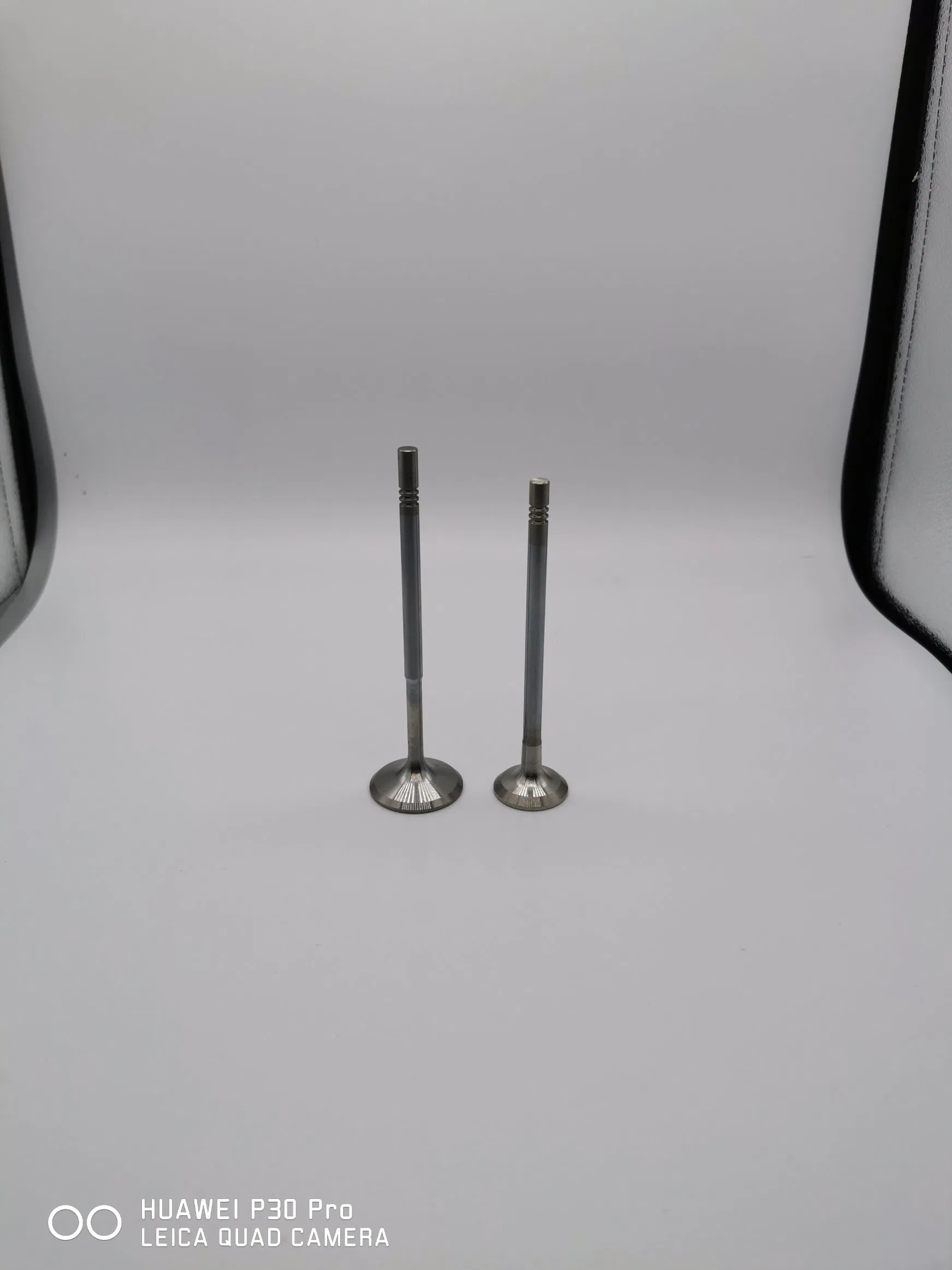 Впускной и выпускной клапан двигателя Mercedes M270 M274