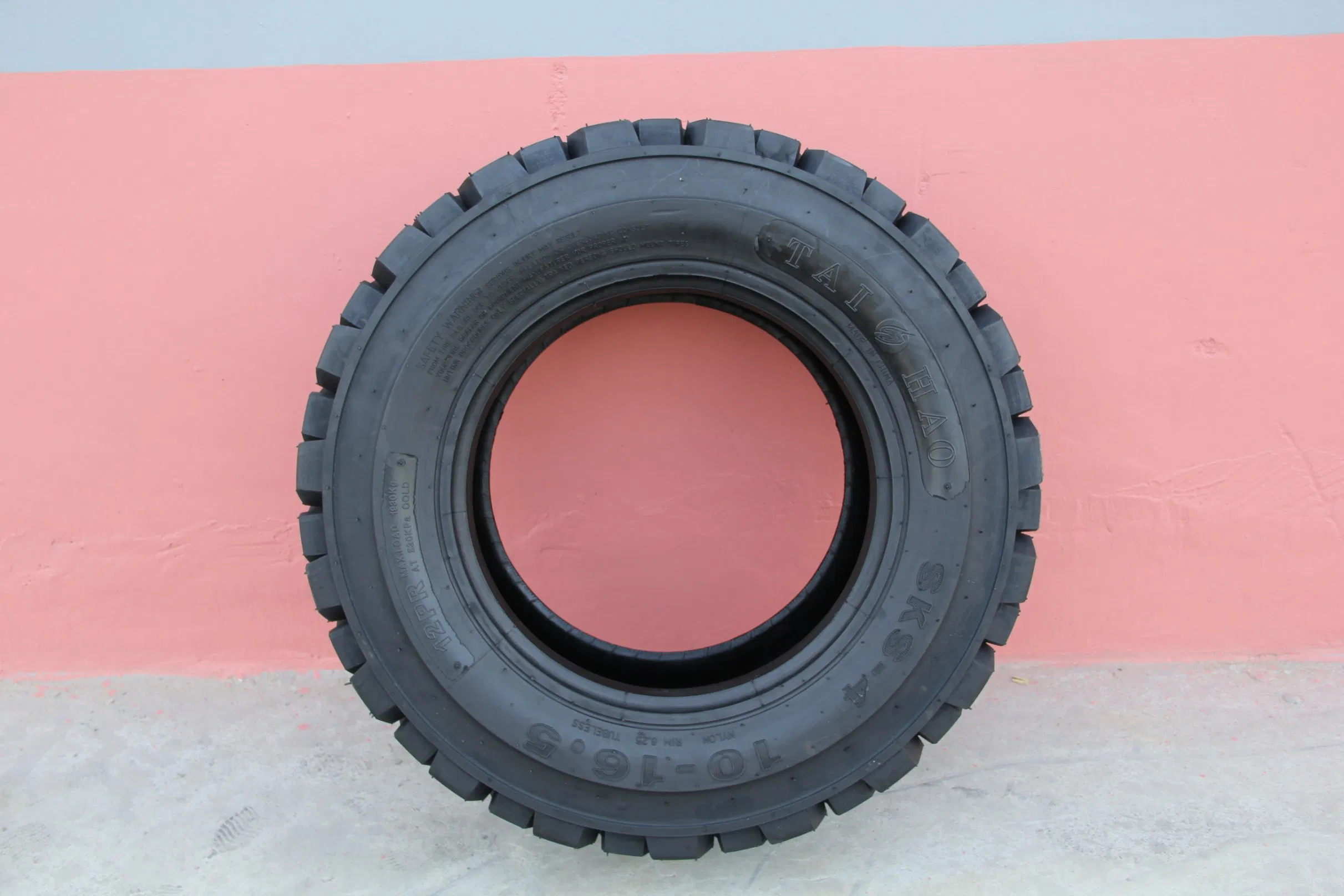 Industrial Skid Steer Tubeless Tyre 10-16.5 Bias Tire