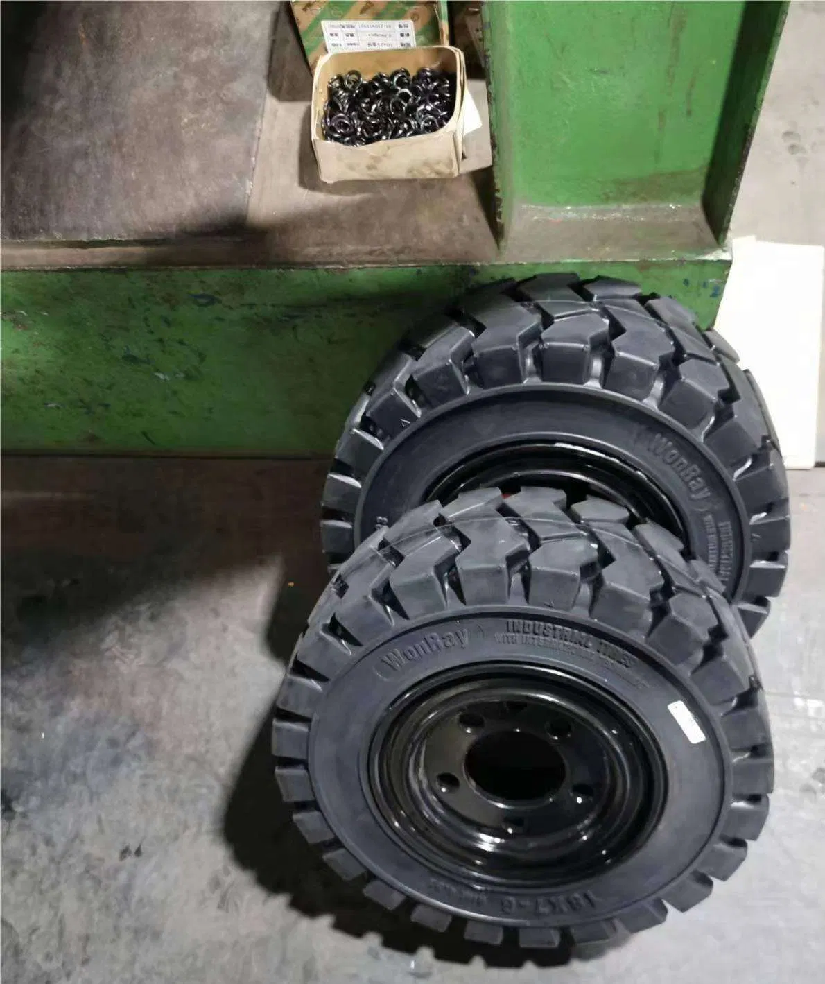 Шины для контейнерных тележек и погрузчиков 16x6-8