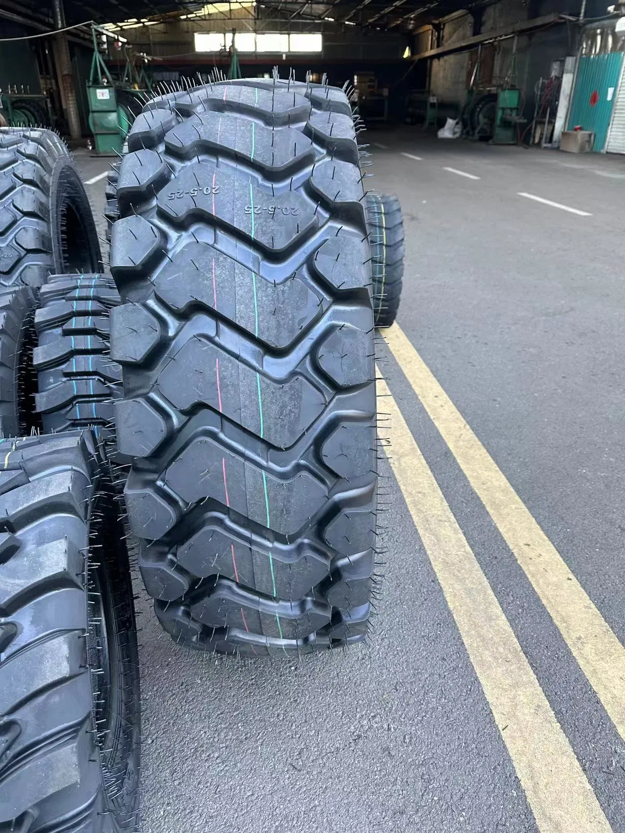 Forklift Solid Tyre Wheel Loader OTR Industrial Tires with Inner Tube Rims Wholesale for Truck China Factory Supply Llantas 11r22.5 295/80r22.5 17.5-25 23.5-25