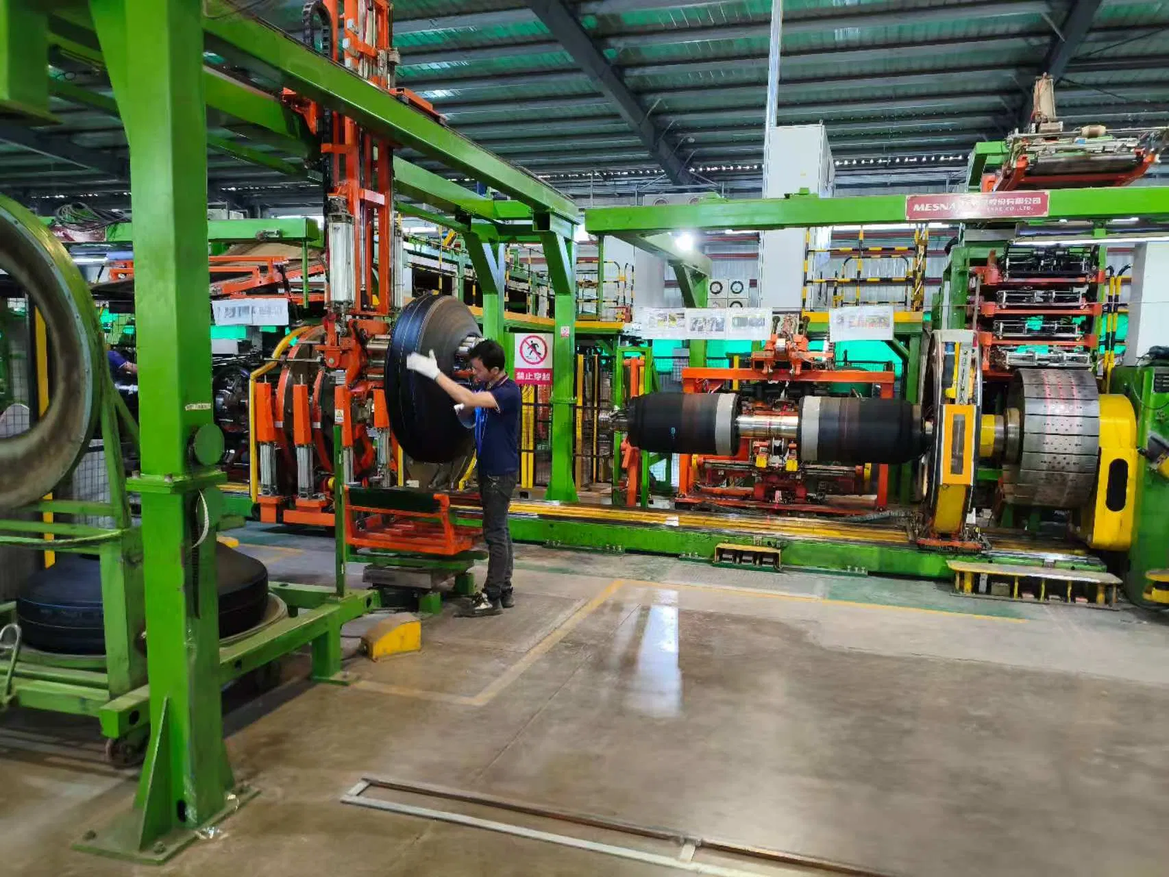 Грузовая шина Roatiger Rt612 12.00R24 с трёхлинейным протектором