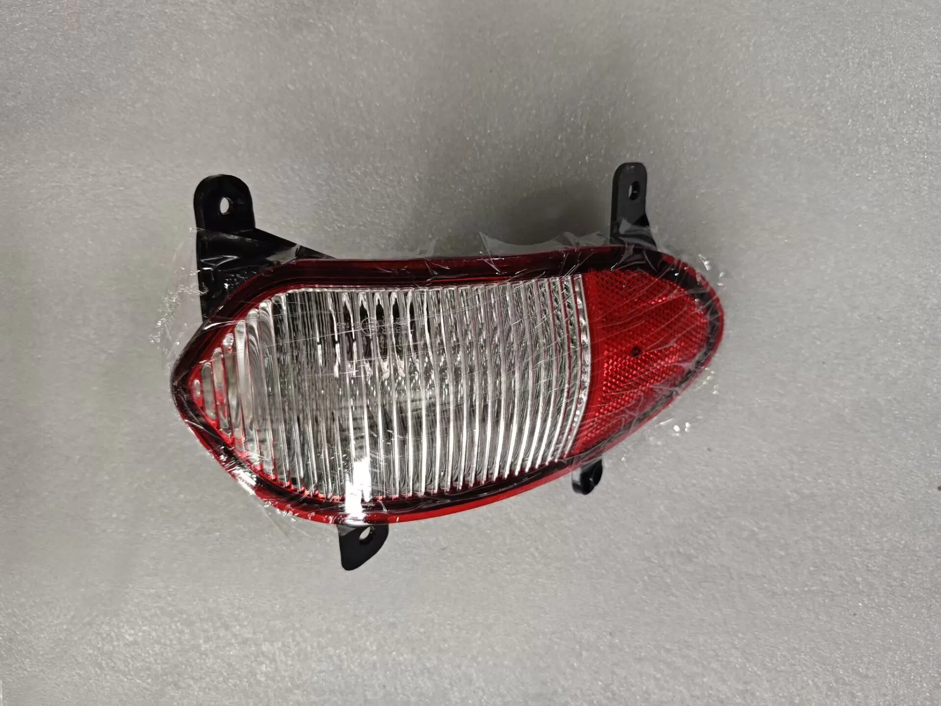 Оригинальная лампа заднего хода Maxus C00040646