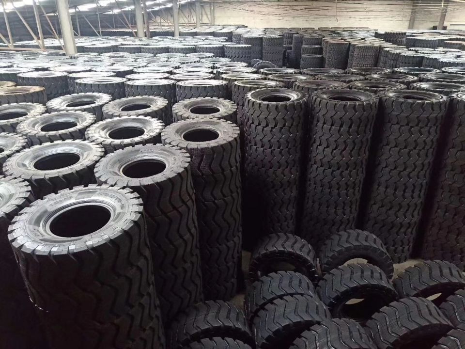 Top-Quality 20.5/70-16 off-The-Road Tyre with Fast 15-Day Delivery