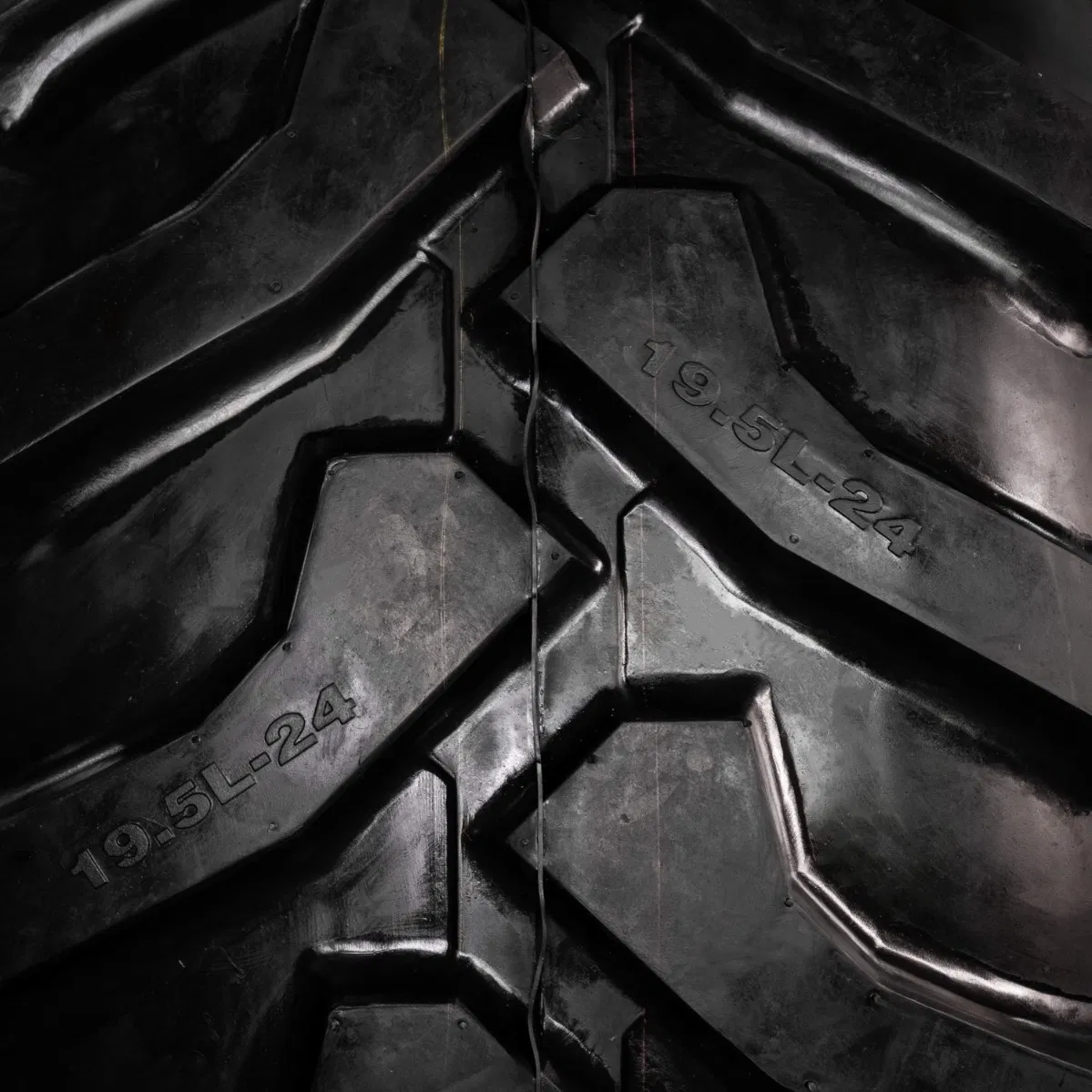 Шина 19.5L-24 для погрузчика-экскаватора