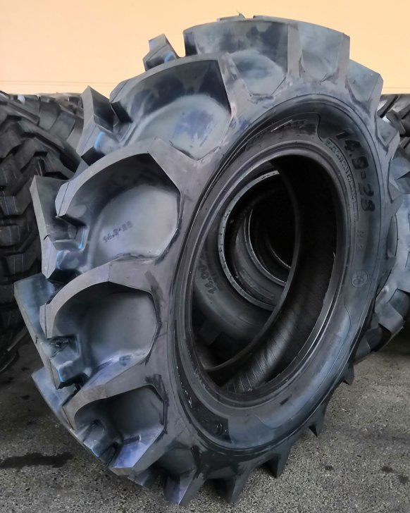 11.2-24 12.4-24 14.9 -26 11.2-28 12.4-28 12.4-38 14.9-30 14.9-38 16.9-28 16.9-30 18.4-30 Farm Tyre Tractor Tyre Harvester Tyre Agricultural Tyres