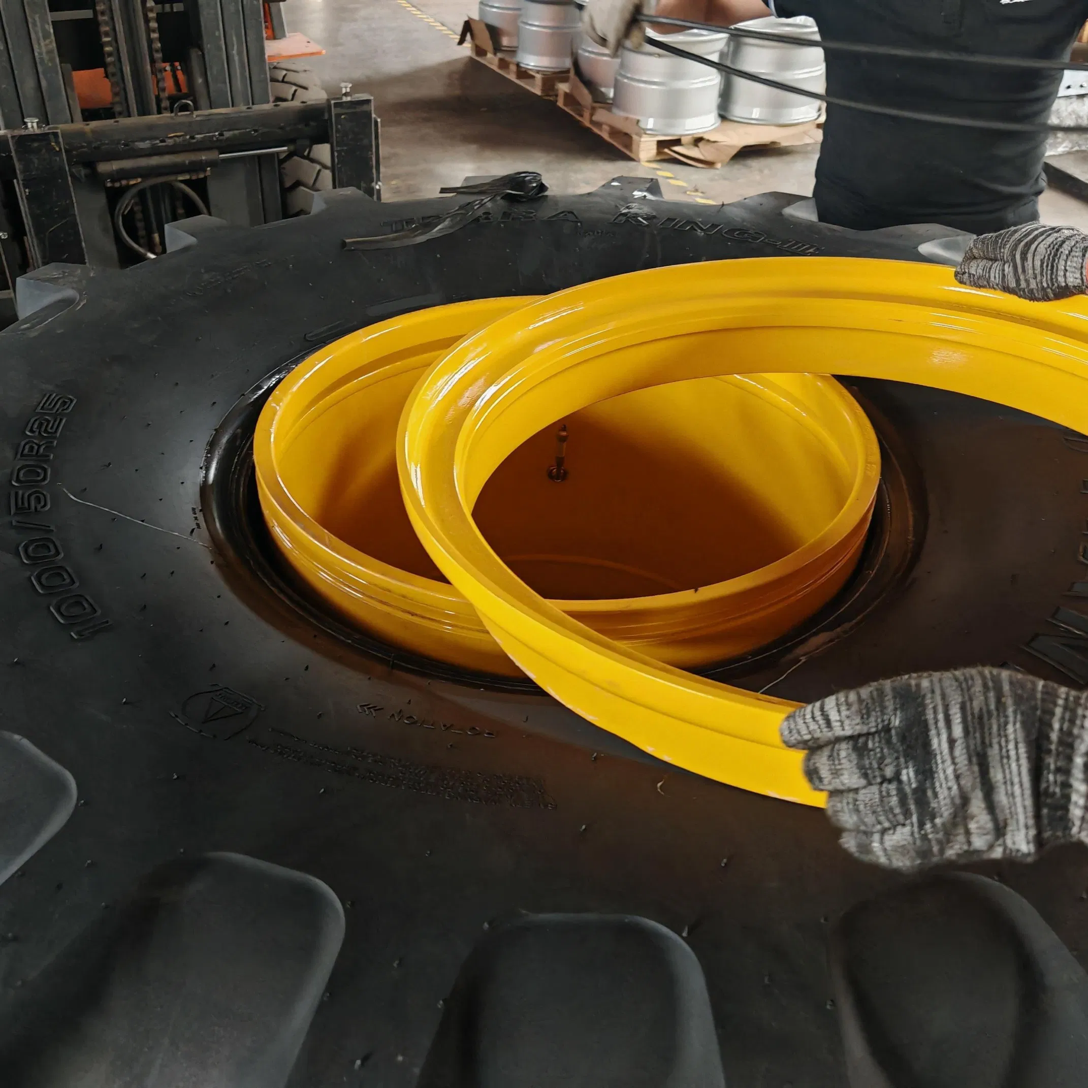 Horsepower Tractor Combine Terra Farm Tire 1000/50r25 66X43.00-25 with Rim 25-36.00