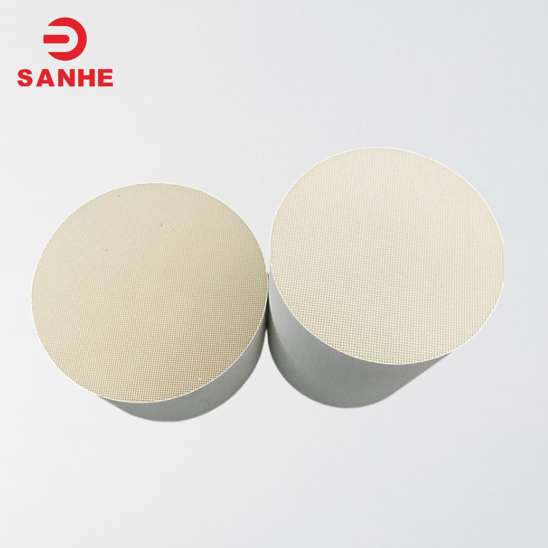 Керамическая сотовая подложка-носитель катализатора