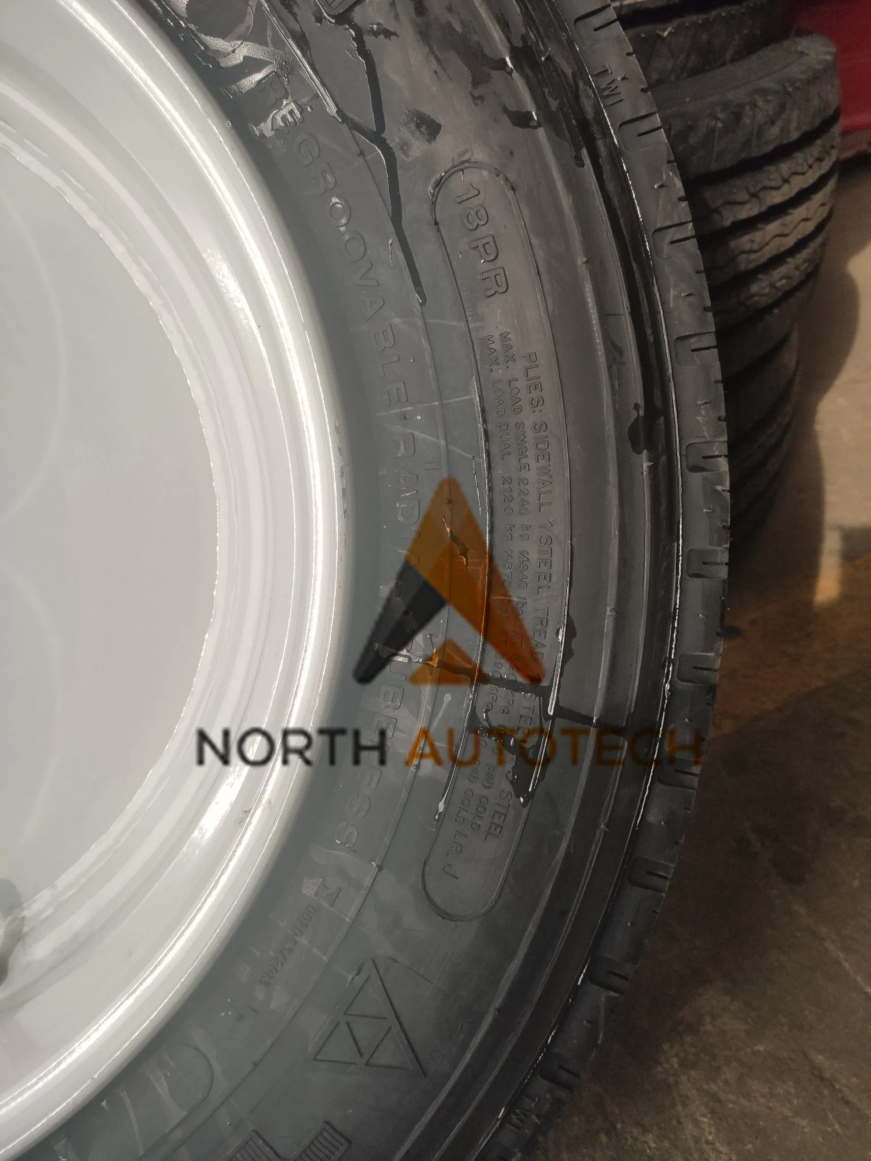 Wholesale Trailer Tyre 215/75r17.5 - Heavy Duty, 8000lbs Axle Load Capacity