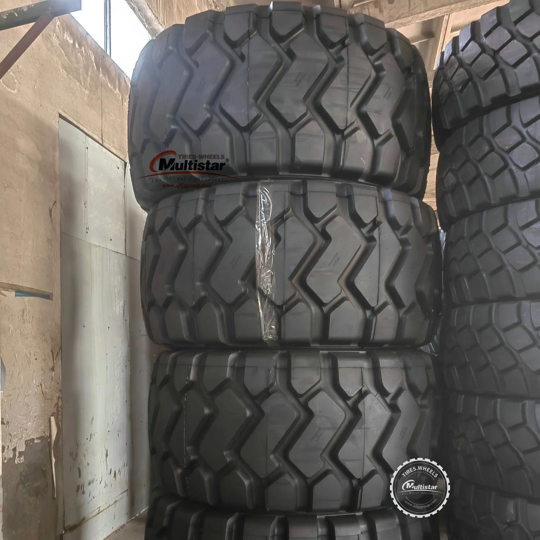 OTR Giant Radial Dump Truck Mining Earthmover Loader Grader Tire (29.5R25 29.5R29 33.00R51)