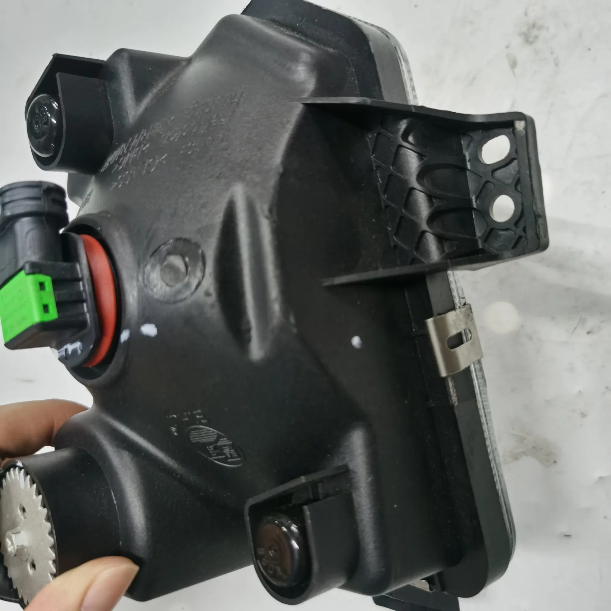 Противотуманная фара передняя Saic Maxus T60 C00047559 C00047560