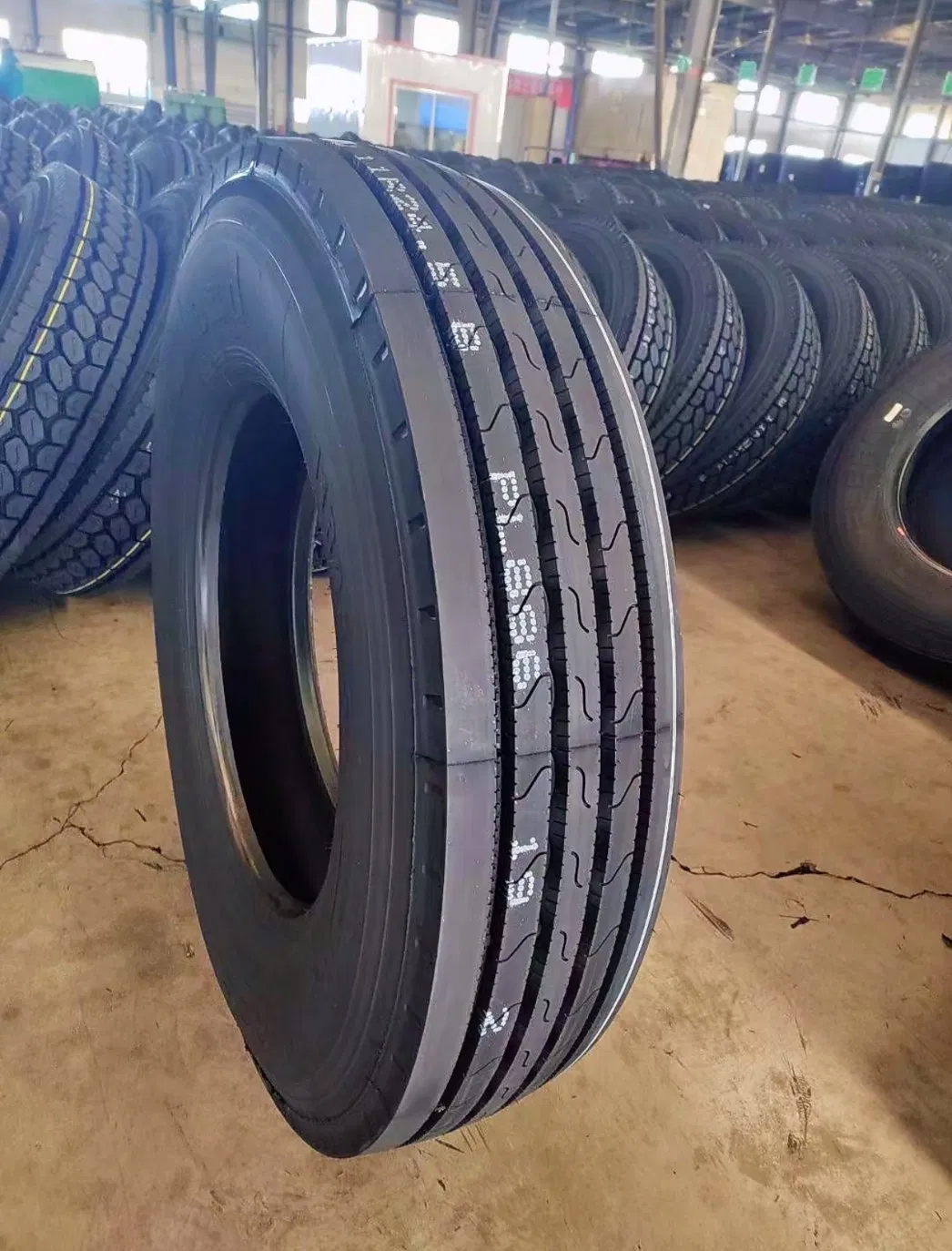 Durable Anti-Overloading Truck Tires 245/70r19.5 for Heavy Loads