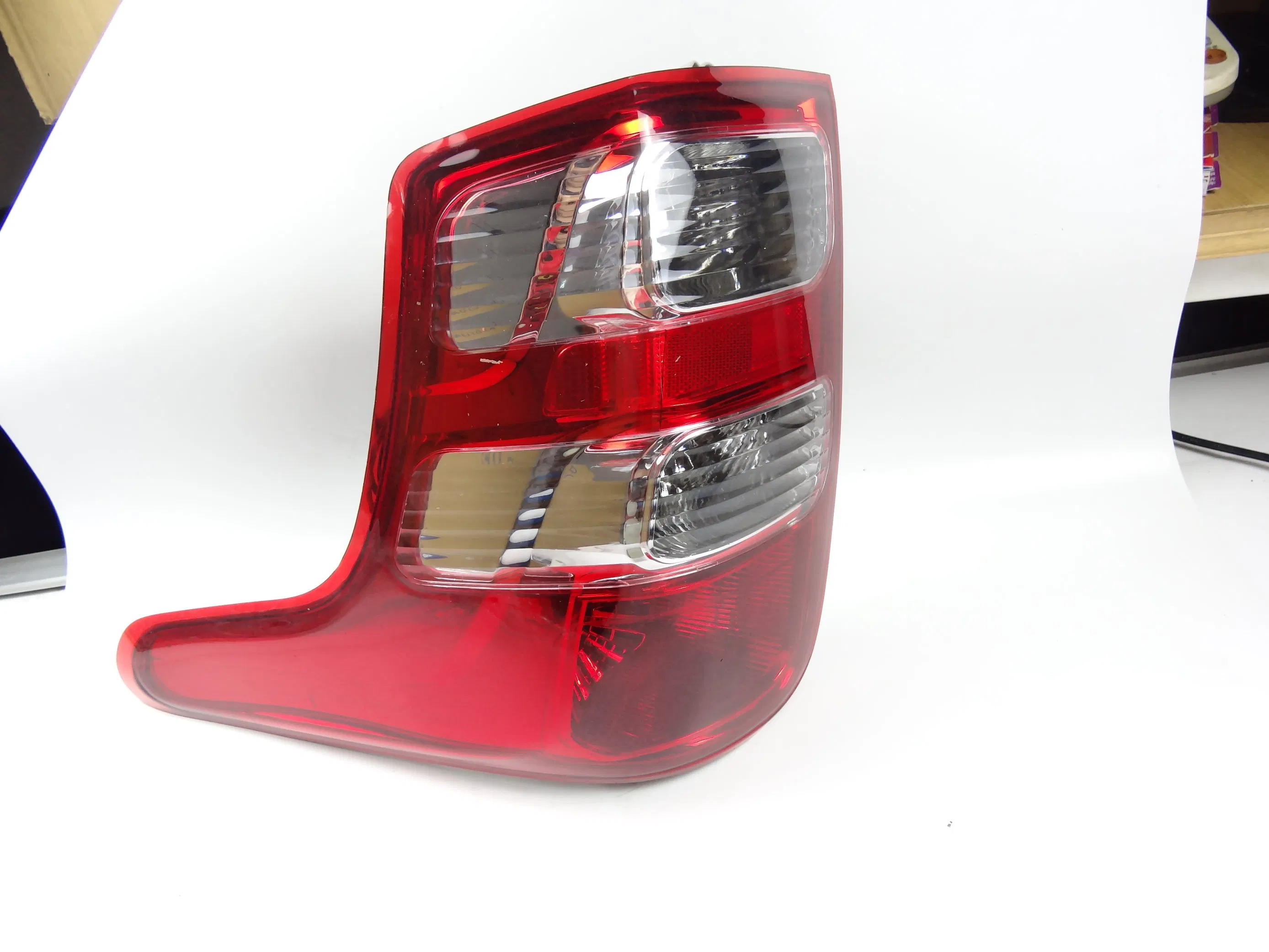 Auto Parts Tail Lamp for Mitsubishi L200 2016 8330A944