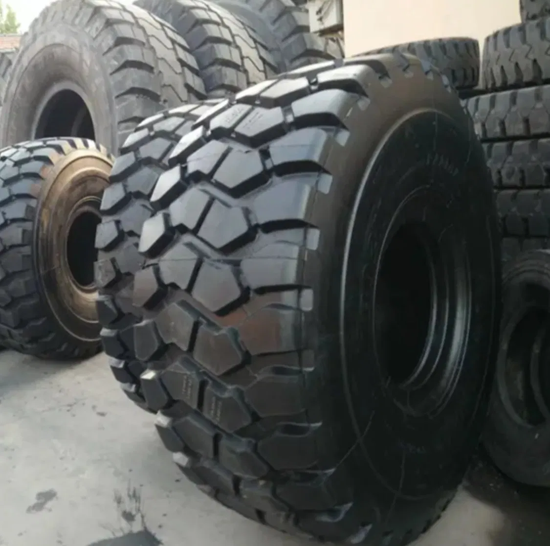 off Road Tires OTR 23.5r25 26.5r25 29.5r25 17.5r25 Loader Grader Offroad Wheels 32 18 Tyres 20 5 25 Radial Ban Mbl Radial
