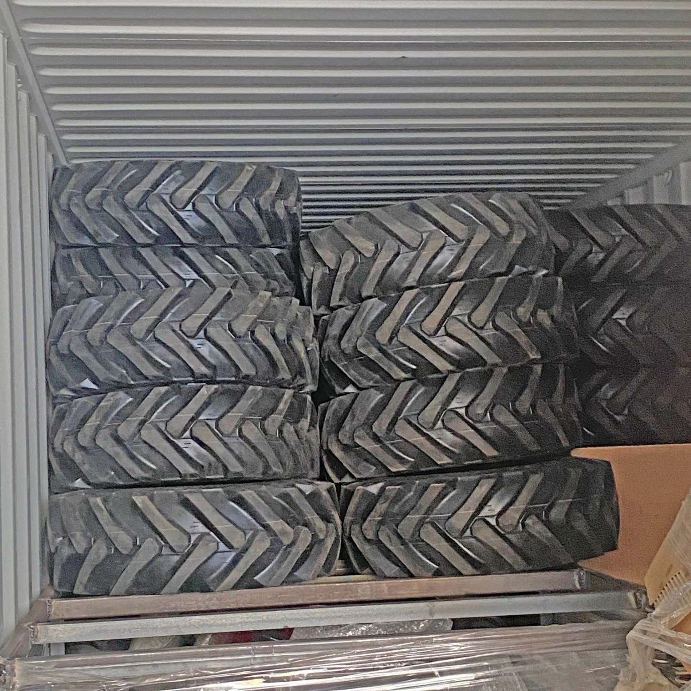 Premium 11.5/80-15.3 Herringbone Tractor Tyre for Enhanced Performance