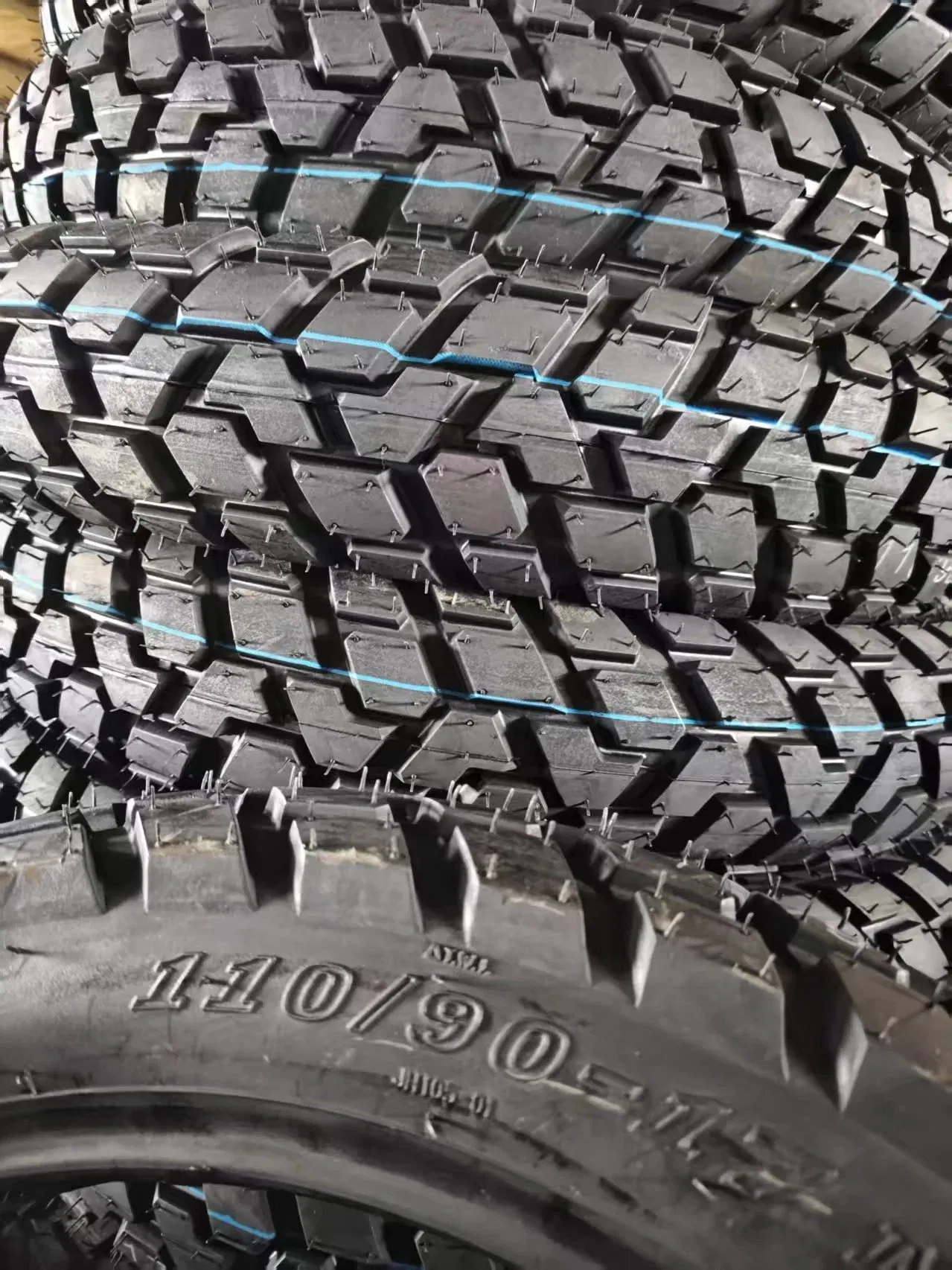 Шины бескамерные для мотоциклов и скутеров