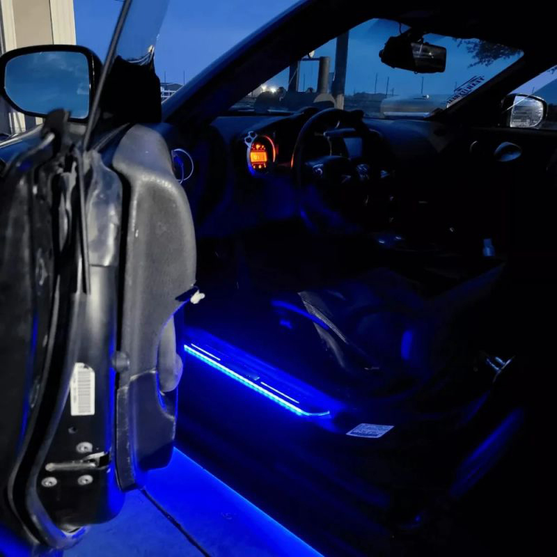 Светодиодная подсветка порогов автомобиля с логотипом
