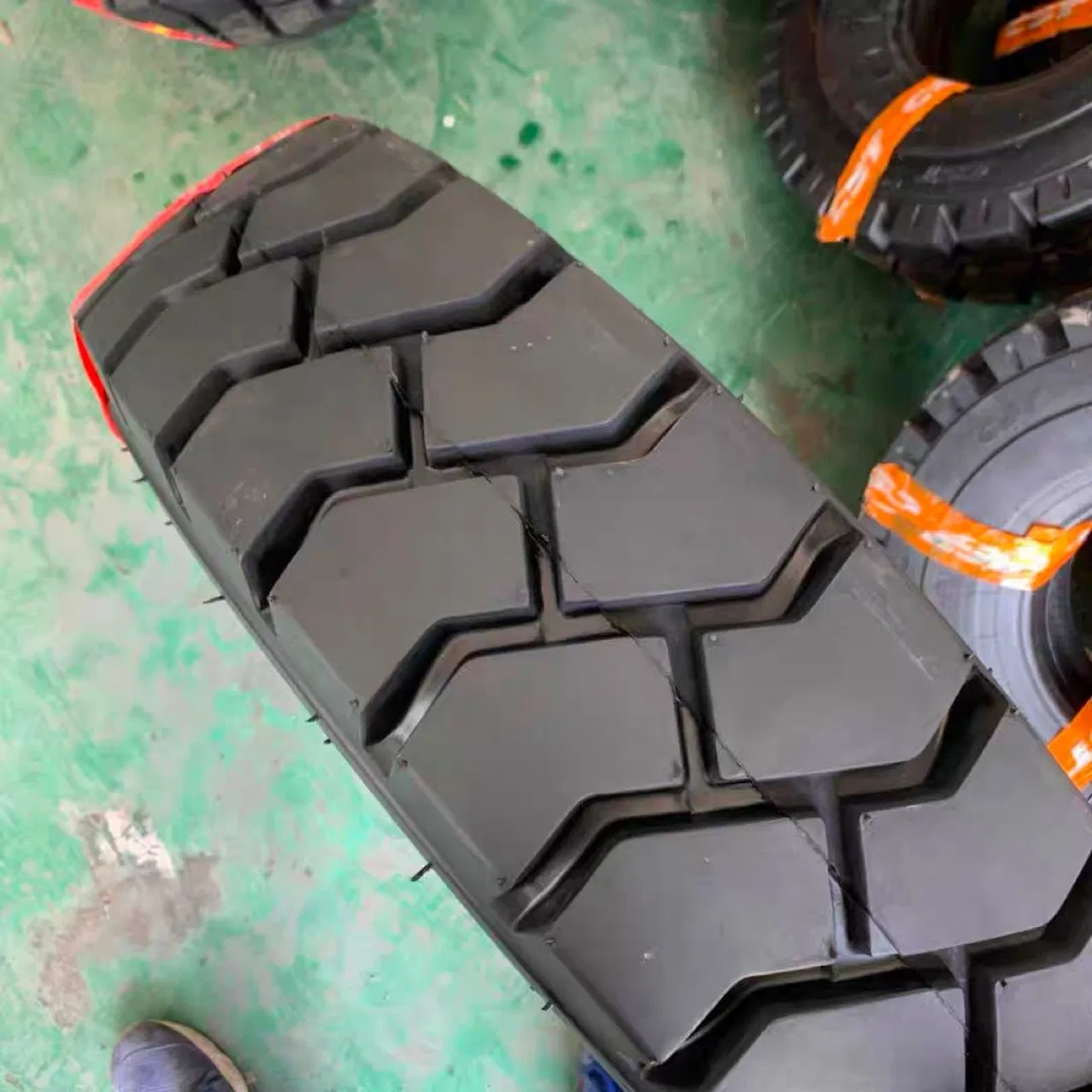 Wholesale Cheap Price Chinese All Steel Radial Truck Tyres Tires