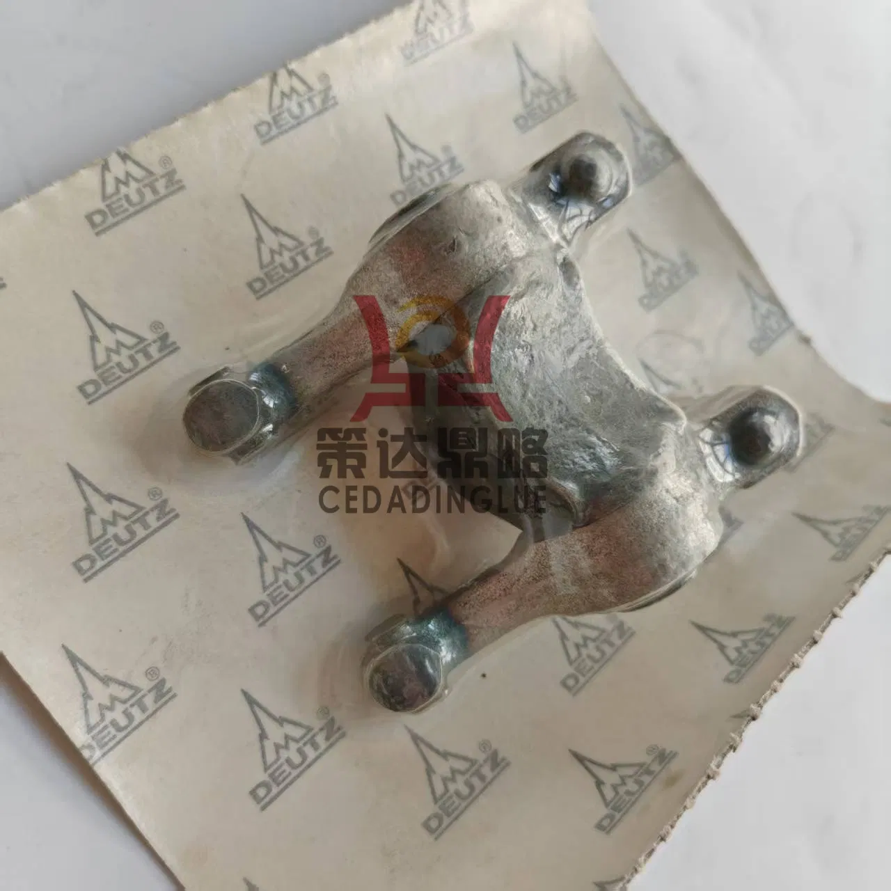 Кронштейн коромысла клапана Deutz 04174058