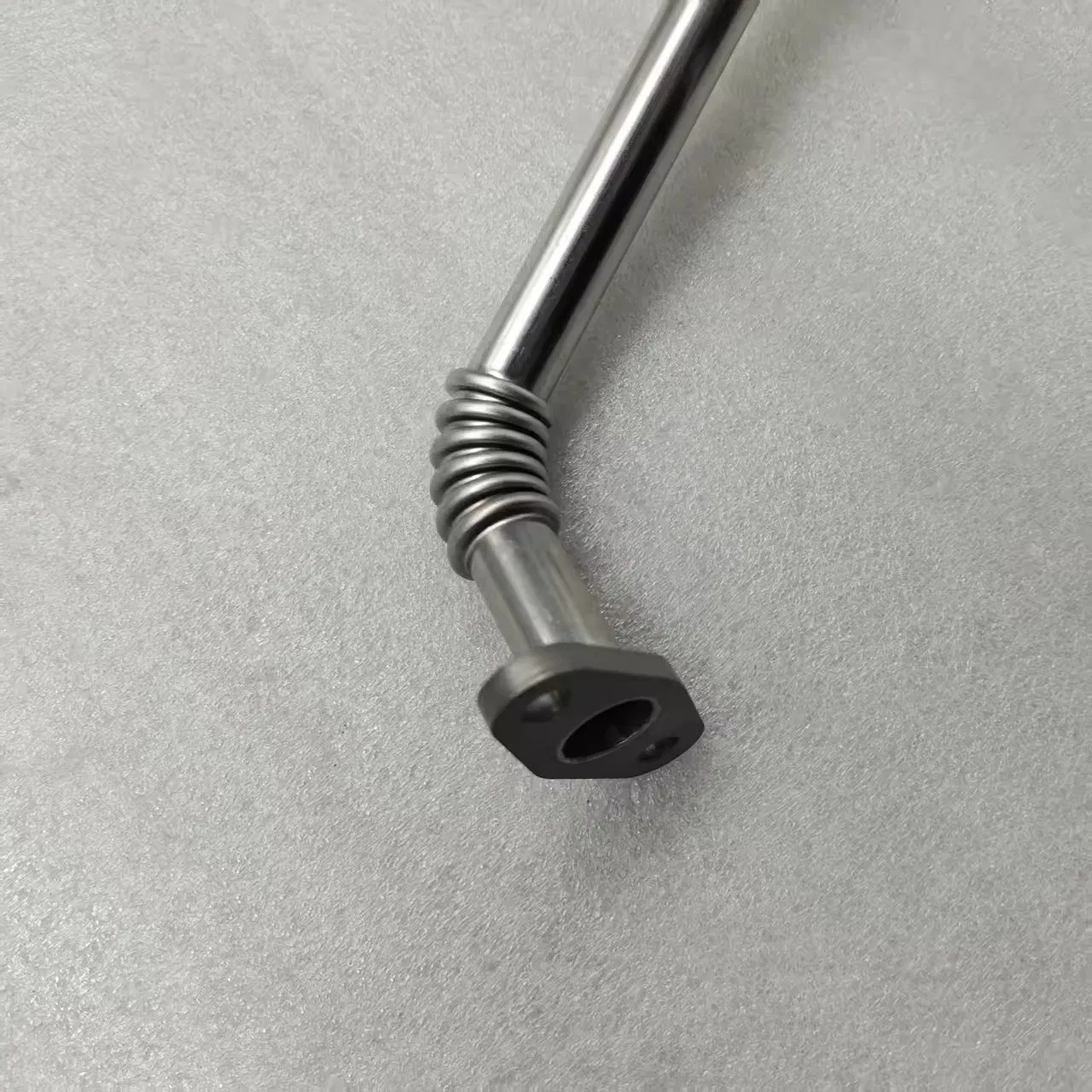 Маслоотводная трубка двигателя