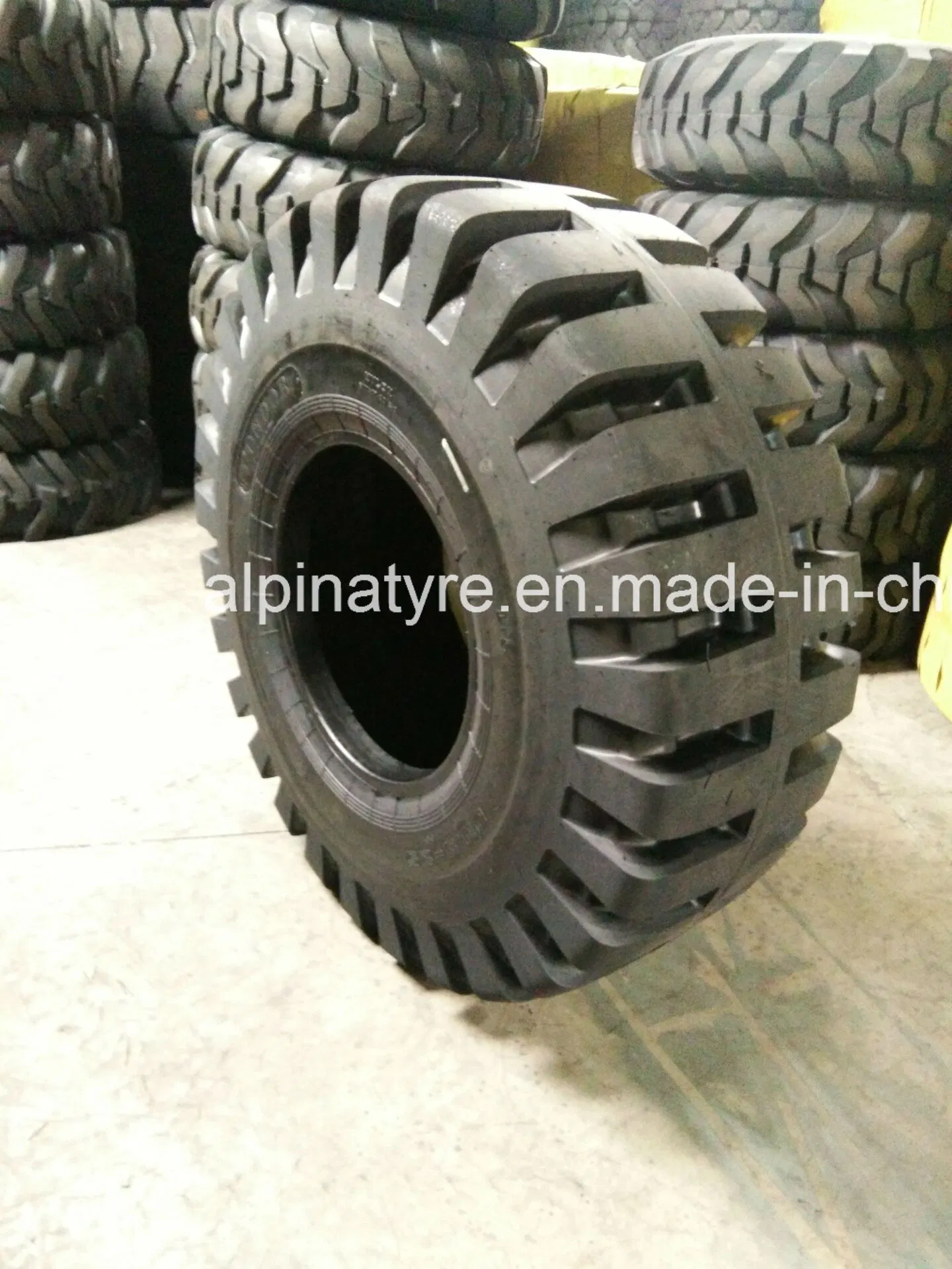 L5 OTR with off Road Mine Pattern 20.5-25, 23.5-25, 26.5-25