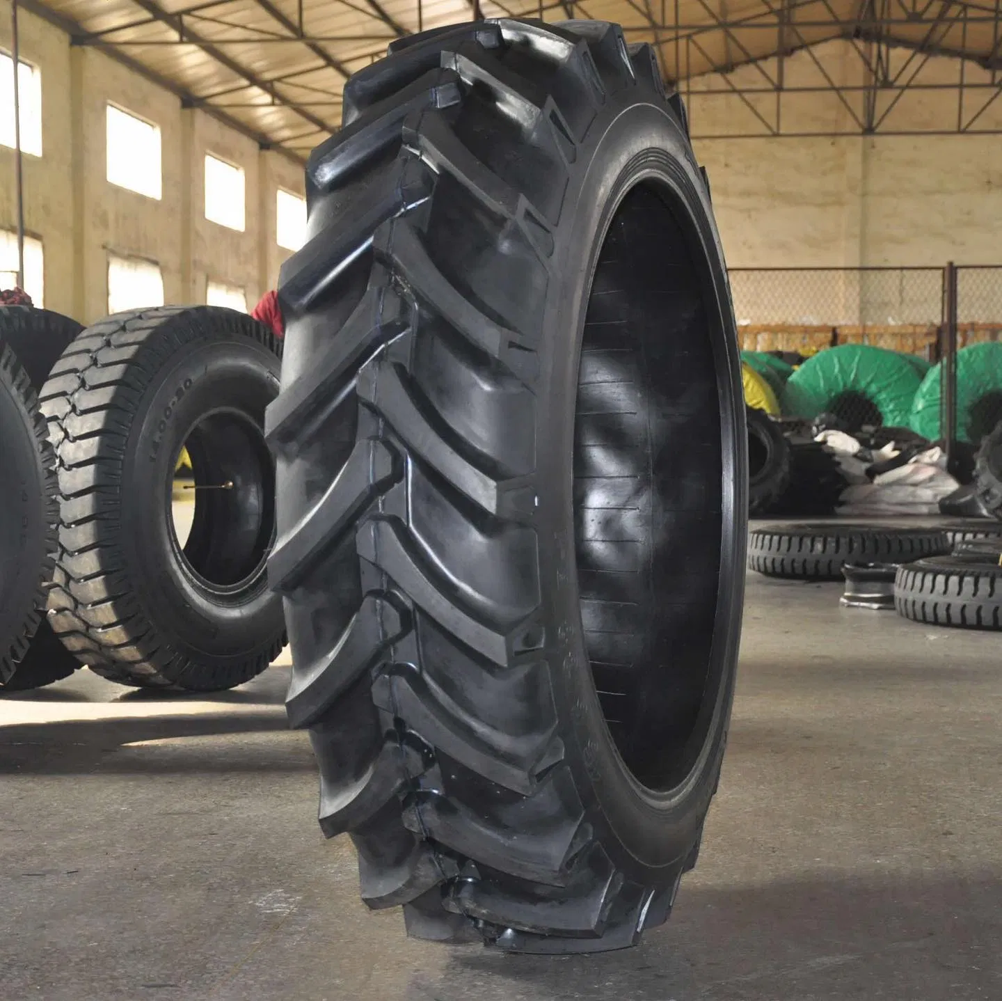 Linglong Crosswind Leao Atlas Radial Agricultural Tires 320/85r32 340/85r36 380/85r30 420/85r24 420/85r28 460/85r30 520/85r38 R1 480/80r46 520/85r46 710/70r38