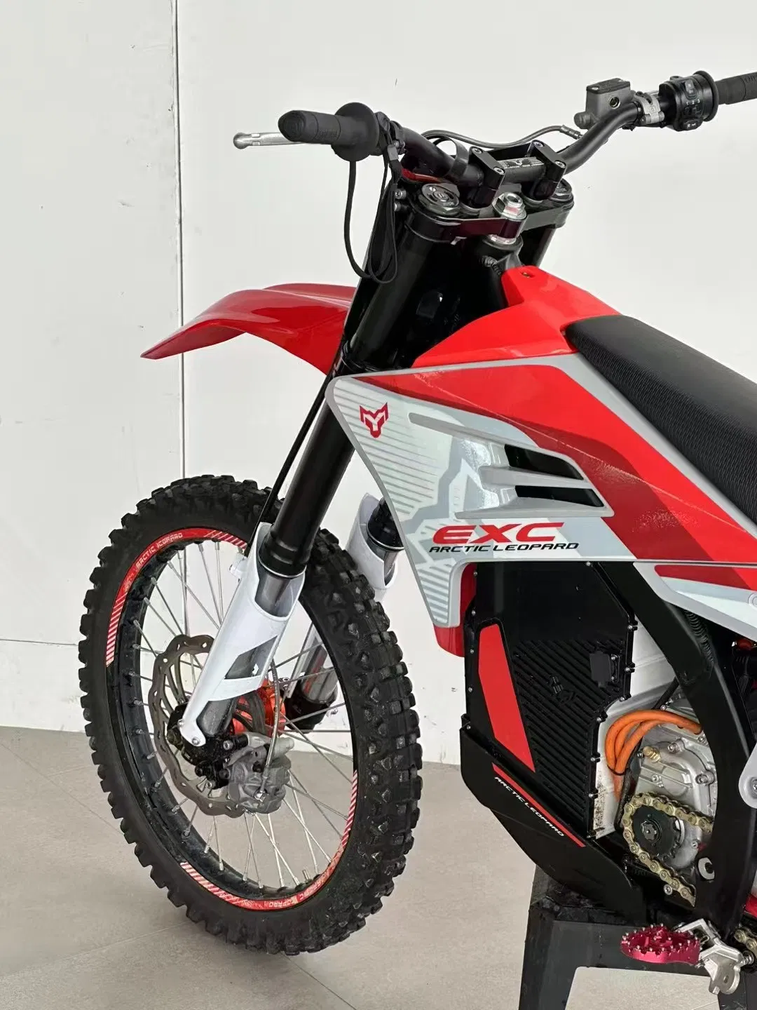 Arctic Leopard Cheetah Race Edition: Lightweight Titanium-Frame E-Electric Motorcycle