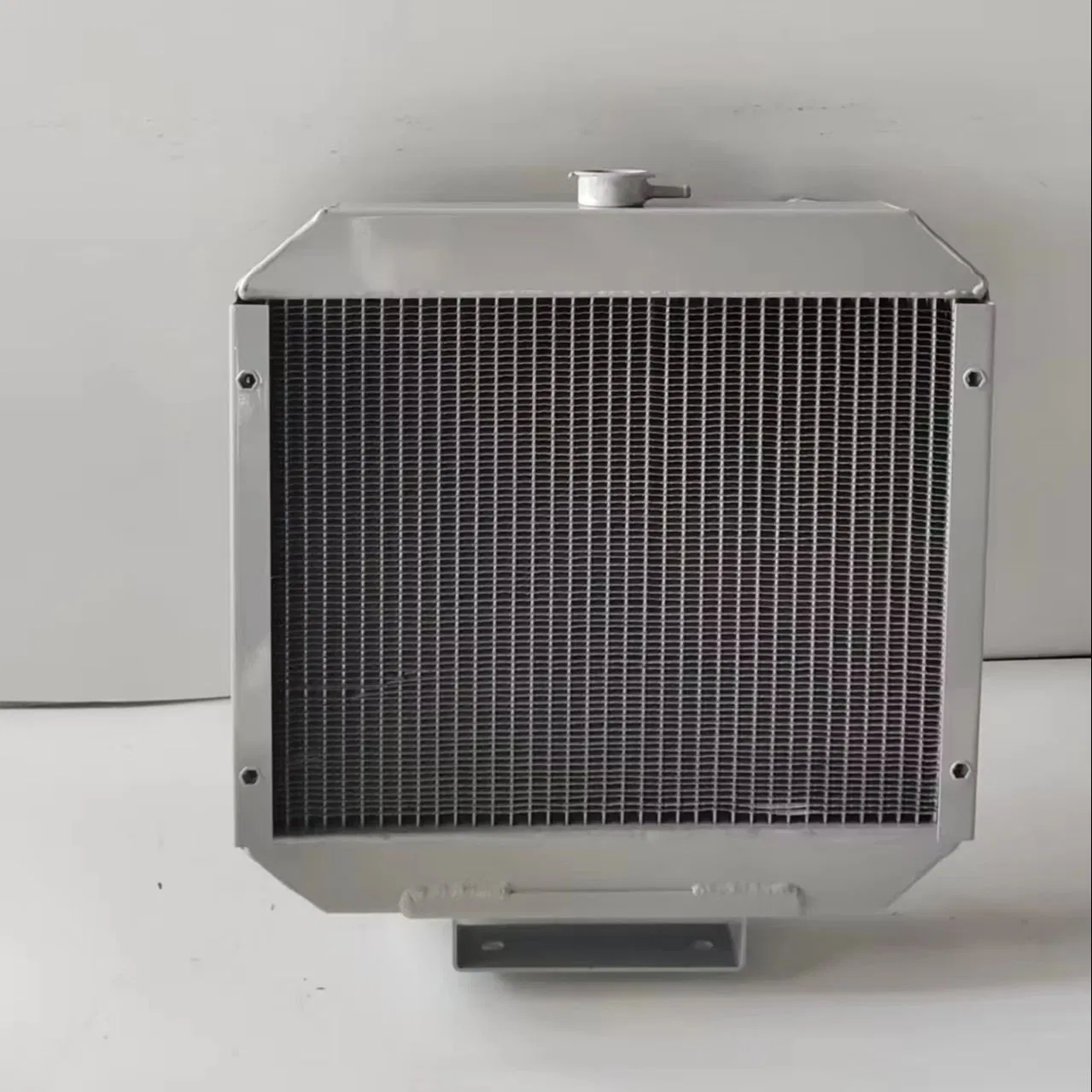 Радиатор алюминиевый для трактора Case 1825/1825b (OEM 109612A2)