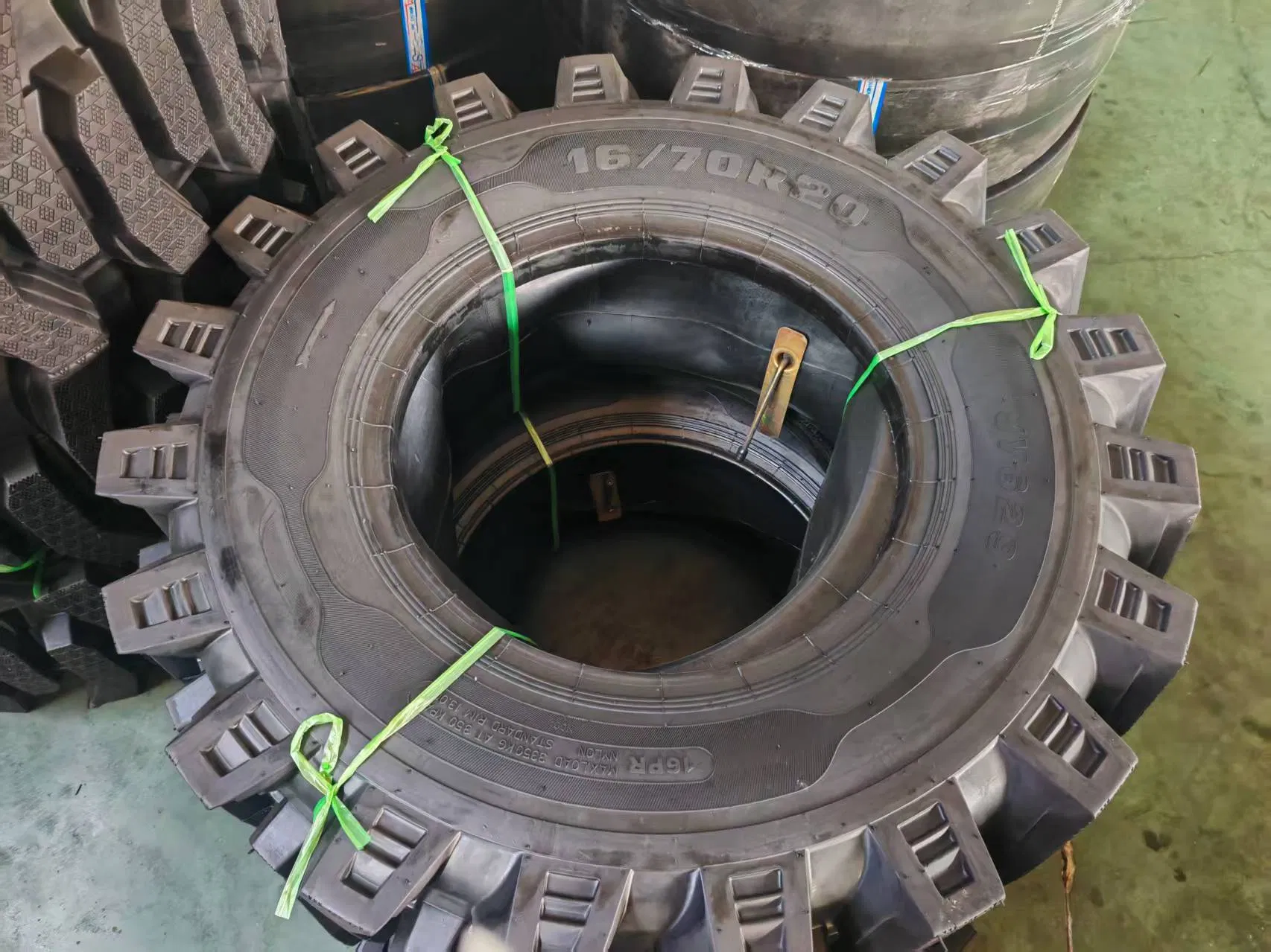 Radial Loader Bias Offroad Truck Industrial Wholesale Nylon Heavy-Duty OTR Tire 16/70r20