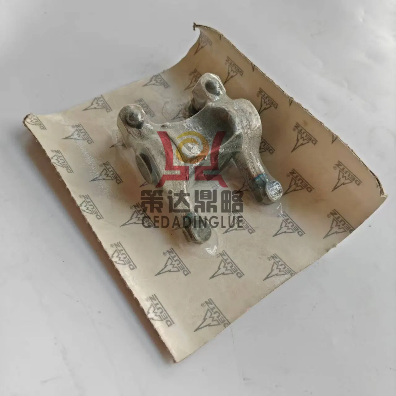 Кронштейн коромысла клапана Deutz 04174058