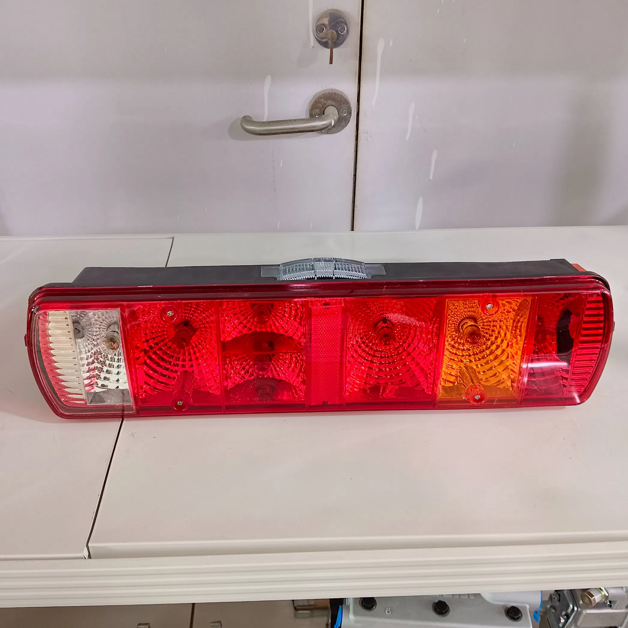 Светодиодный задний фонарь для грузовика Sinotruk HOWO