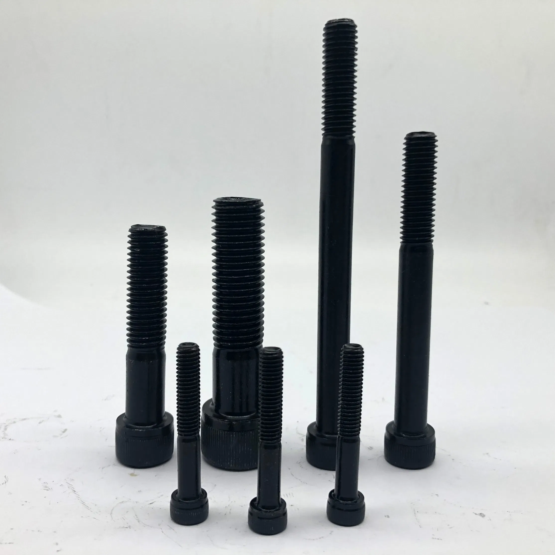 Винт с потайной головкой и буртиком