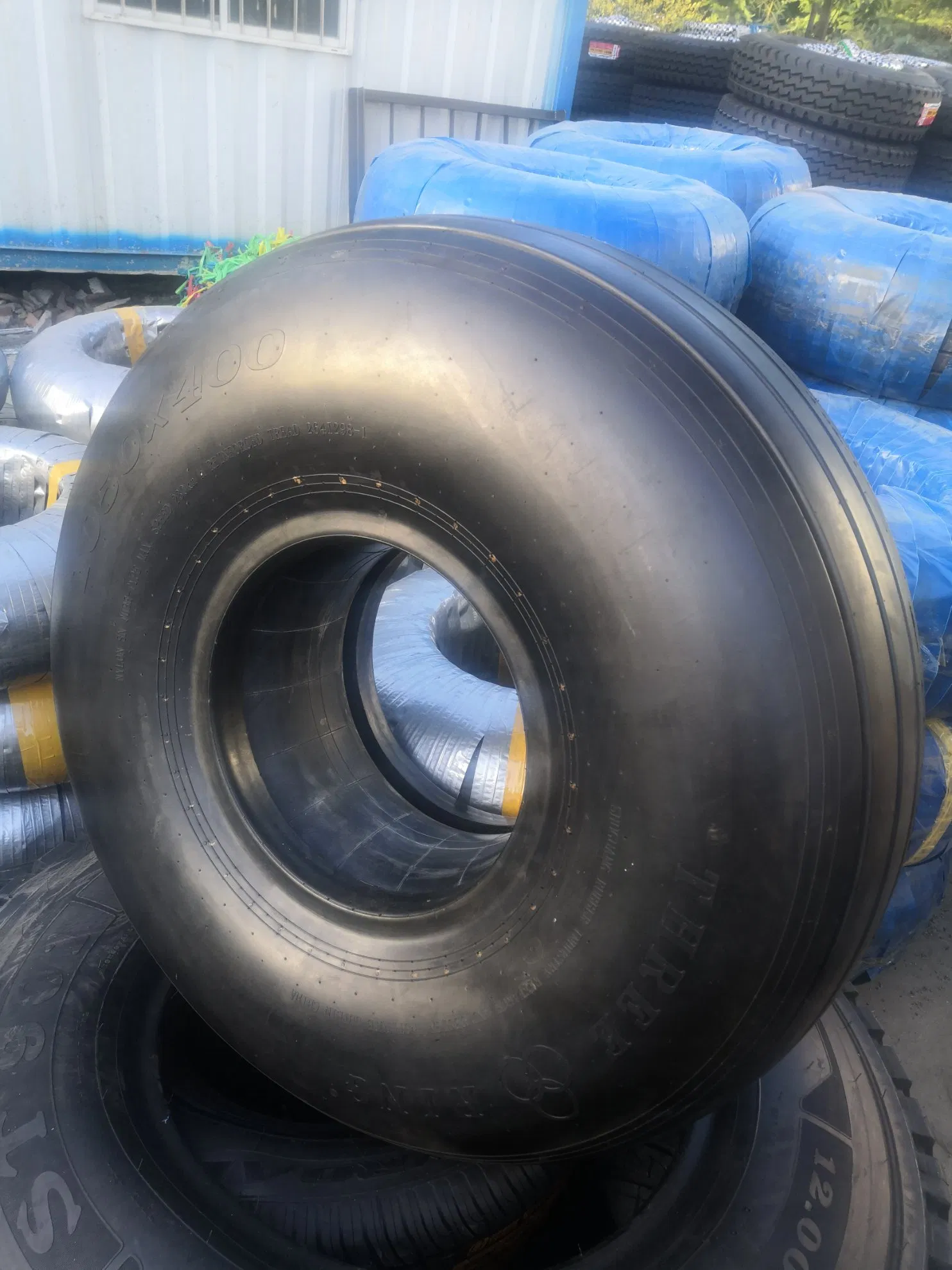 Civil Trainer Tire Aircraft Tire with Best Quality 400X150 L 500X150 500X180-250 680X260 660X200-P Airplane Tires