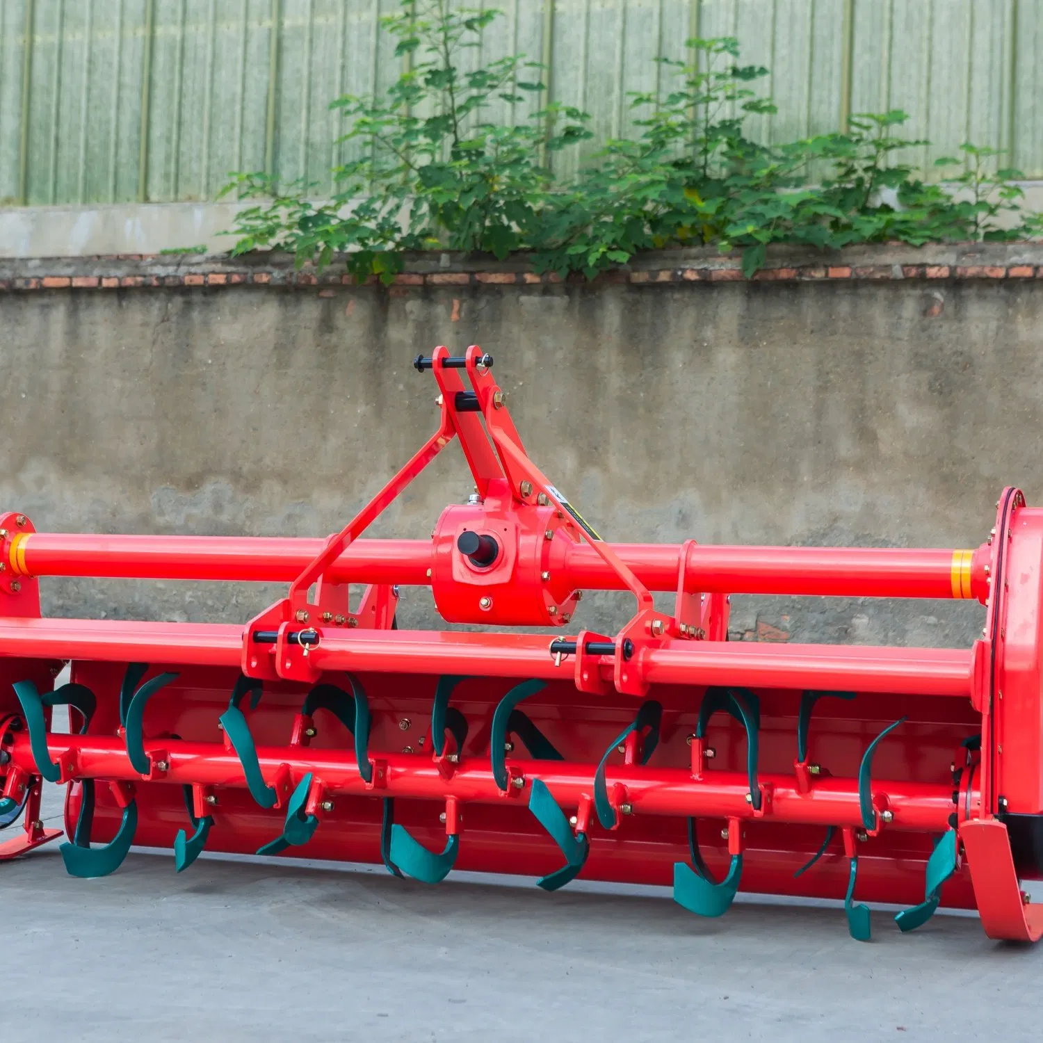 Тяжелый ротационный культиватор с трехточечной навеской