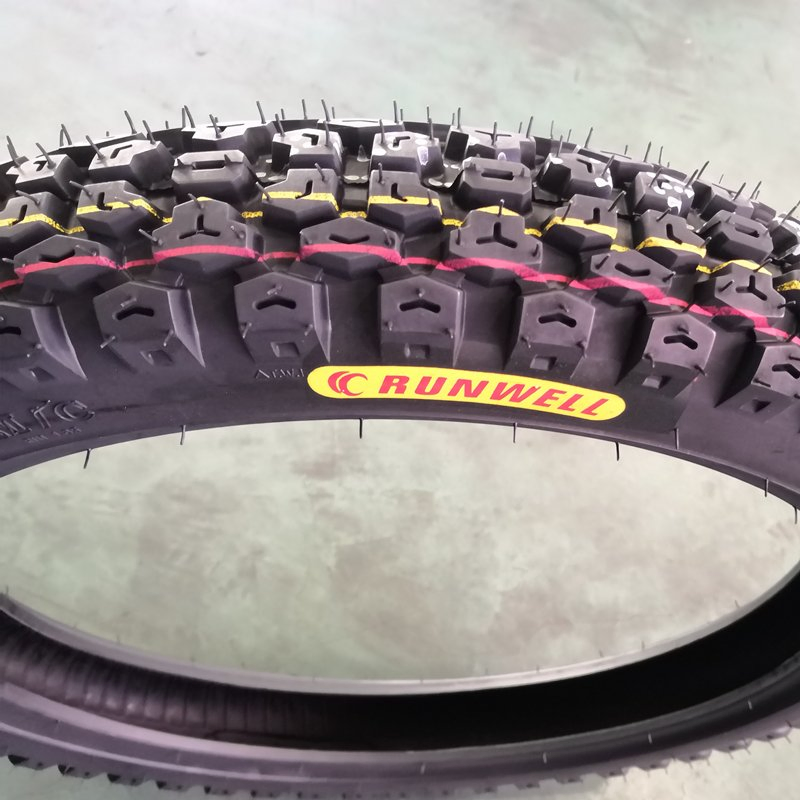 Мотошина 3.50-17 RUNWELL (камерная и бескамерная)