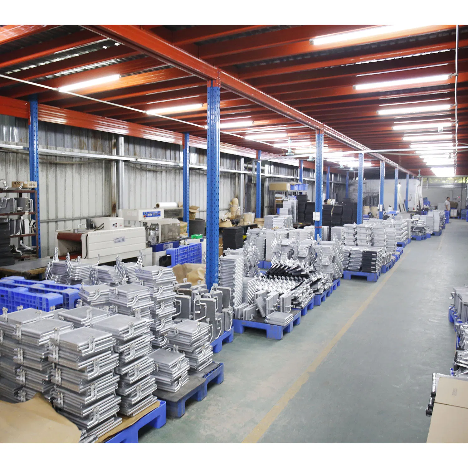 Интеркулер для Toyota RAV4 E+ 2.5л 2020