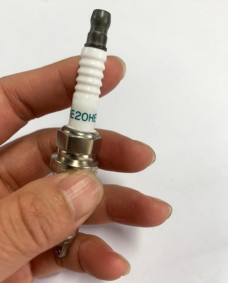 Иридиевая свеча зажигания 22401-3TA1B FXE20HE11