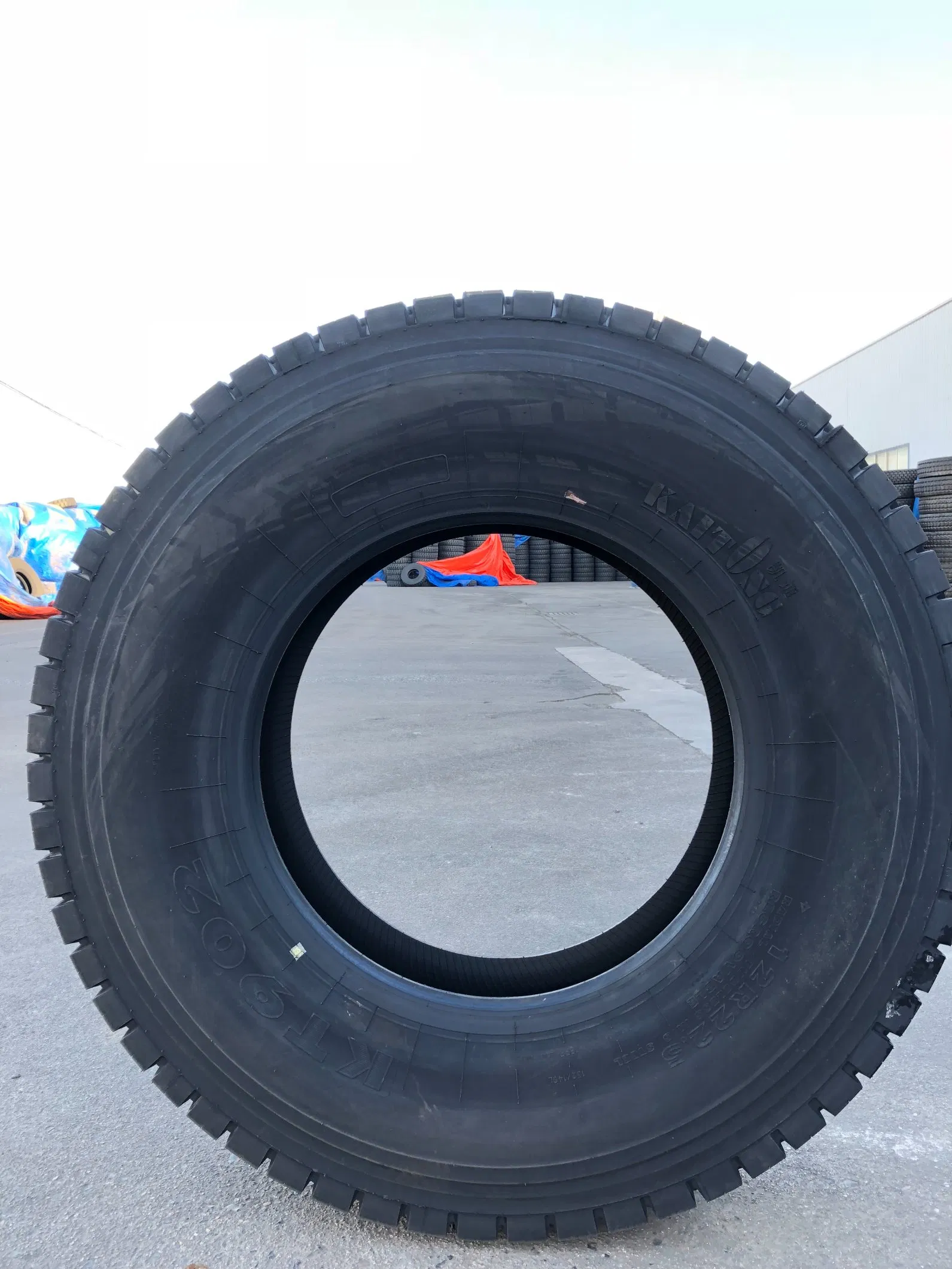 Truck Tire12r22.5 Truck Tire Constancy Heat-Resistant Truck Tires for Middle East Market High Load 1200kg Anti-Burst Technology