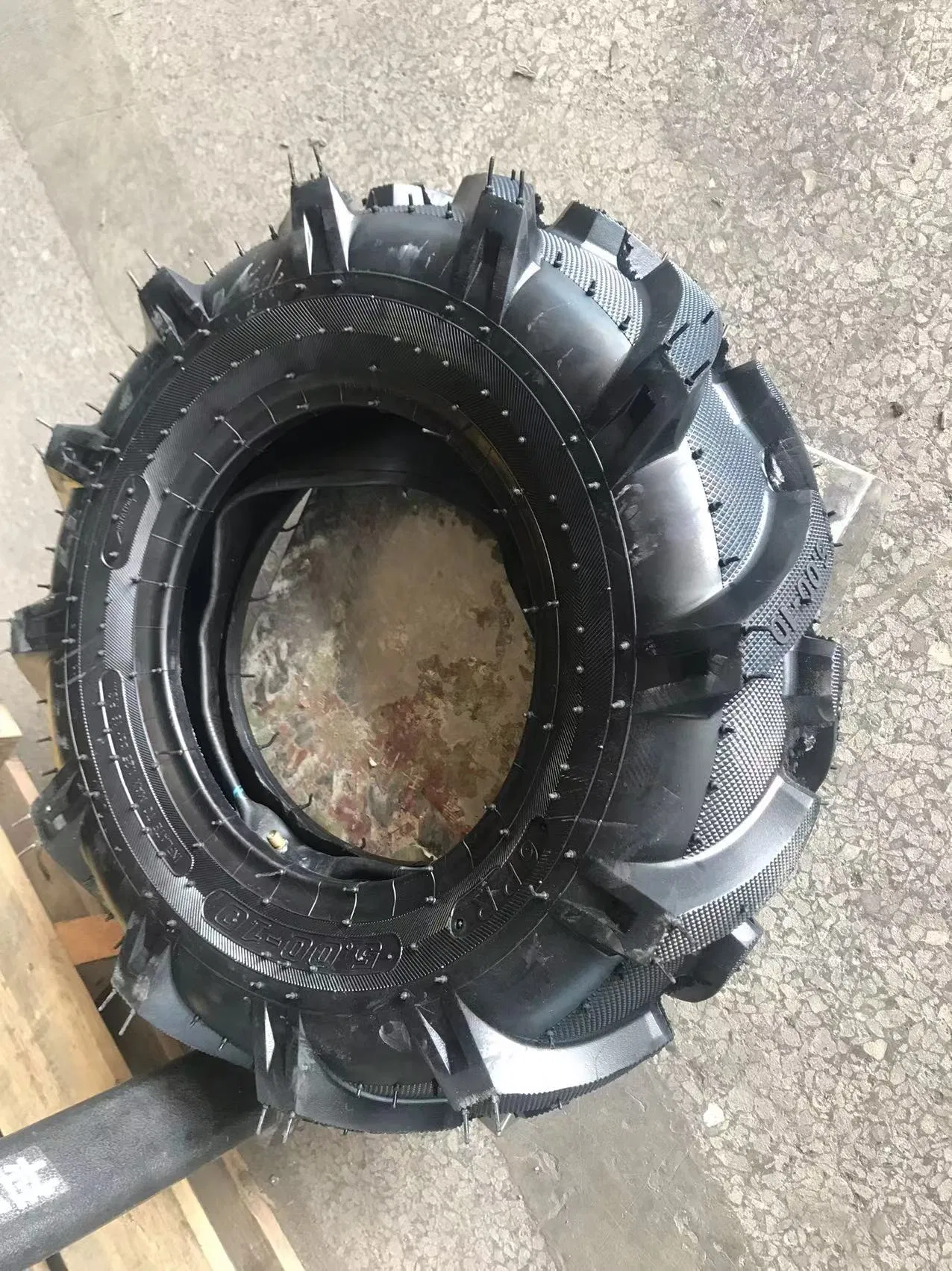 Шина 4.00-10 для трактора и микро-культиватора