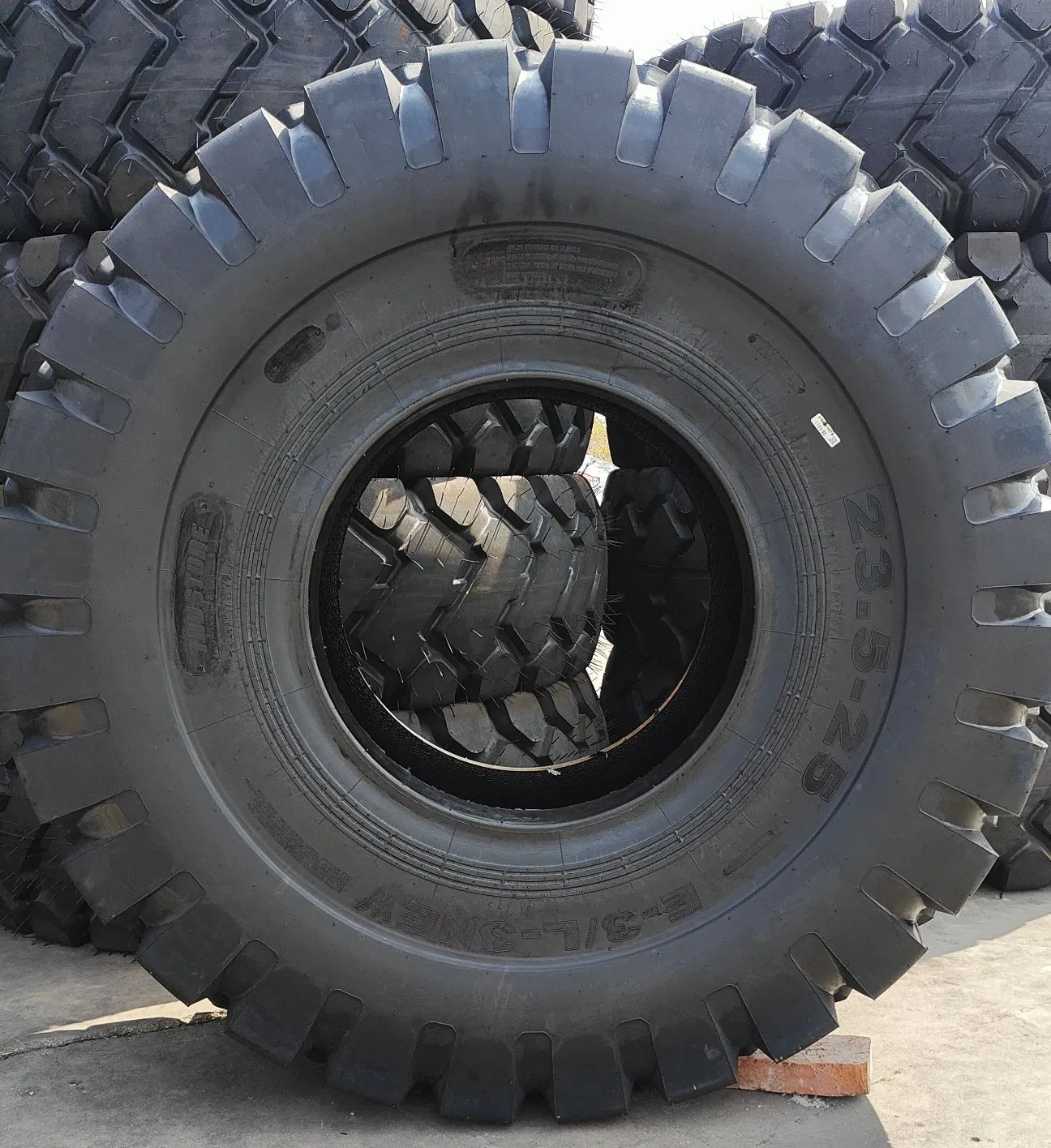 off Road Tyre 23.5-25 for Heavy Industrial Machine High performance